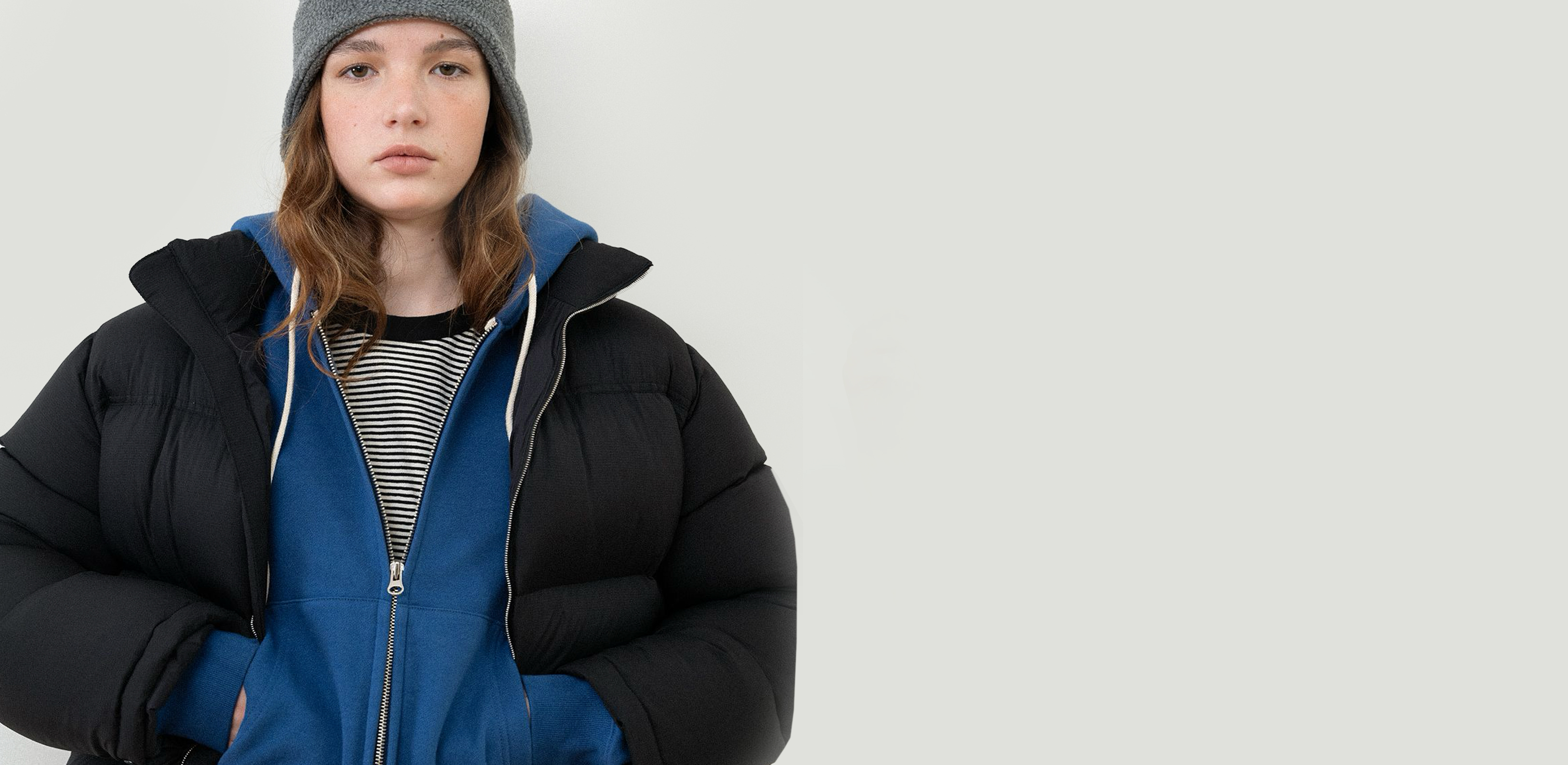 겨울의 따뜻함을 전하는 순간
로우