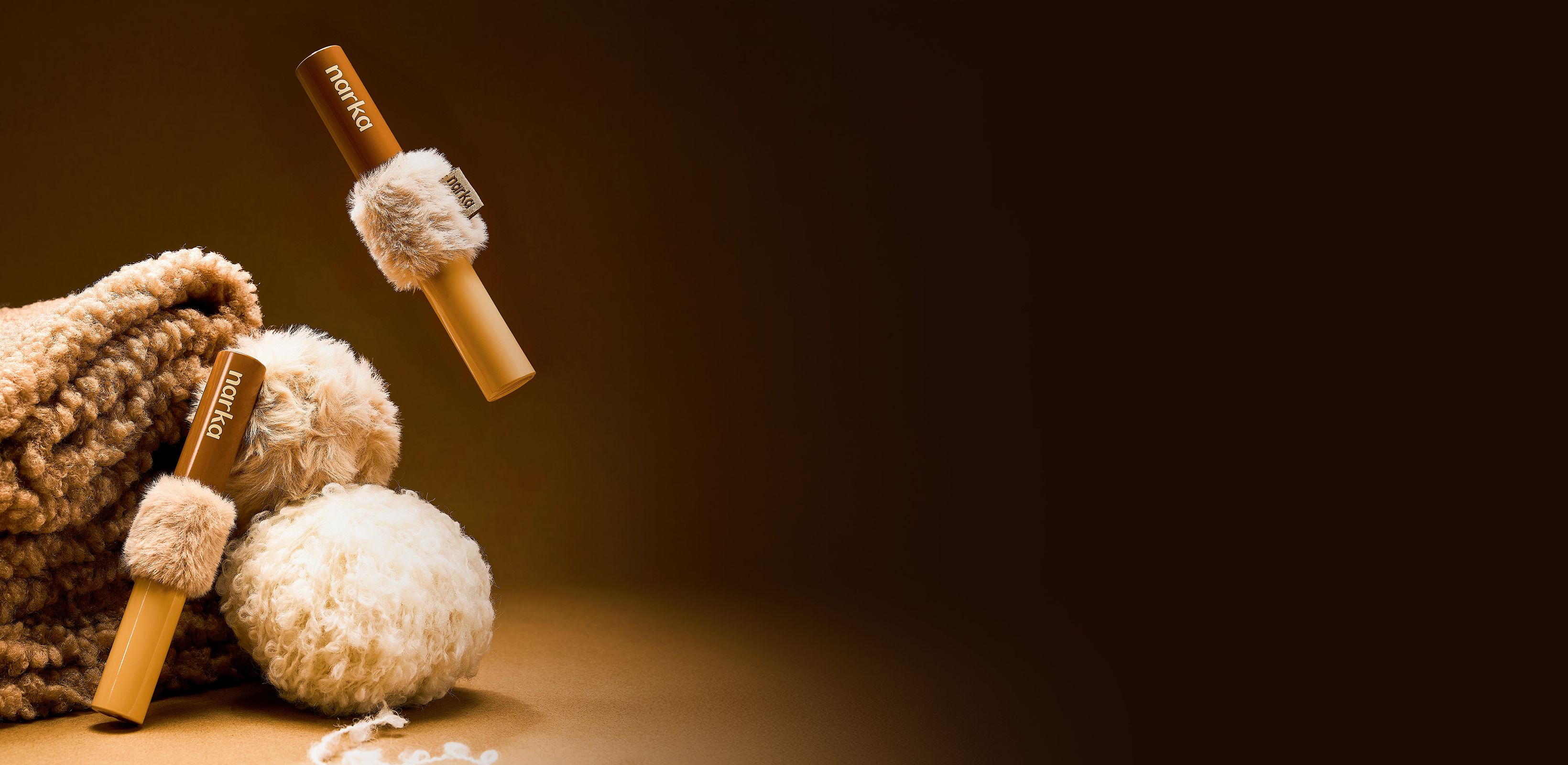 겨울을 입은 헤어 스타일링
나르카 