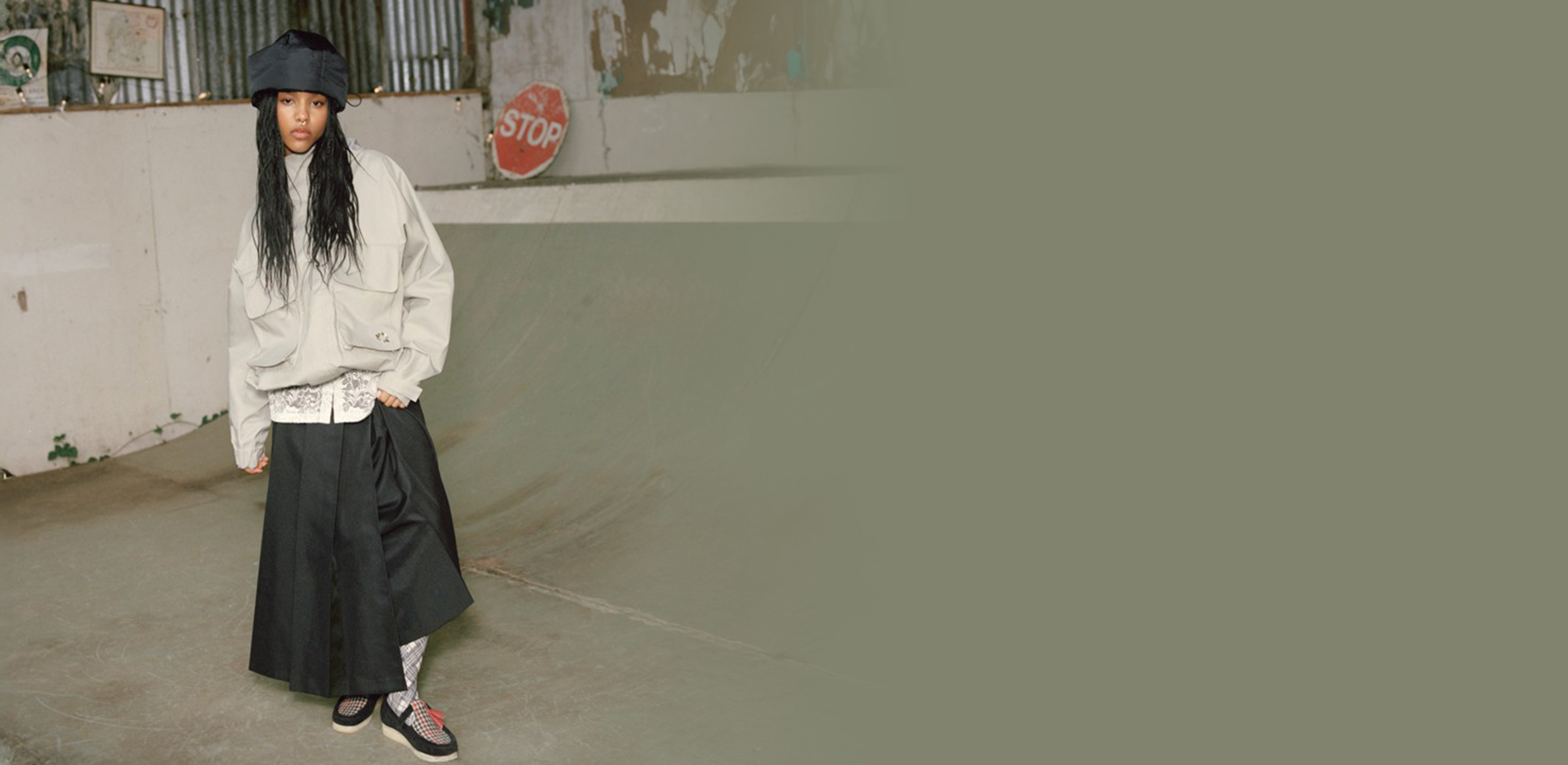 해리스트위드로 물드는
클락스 오리지널스