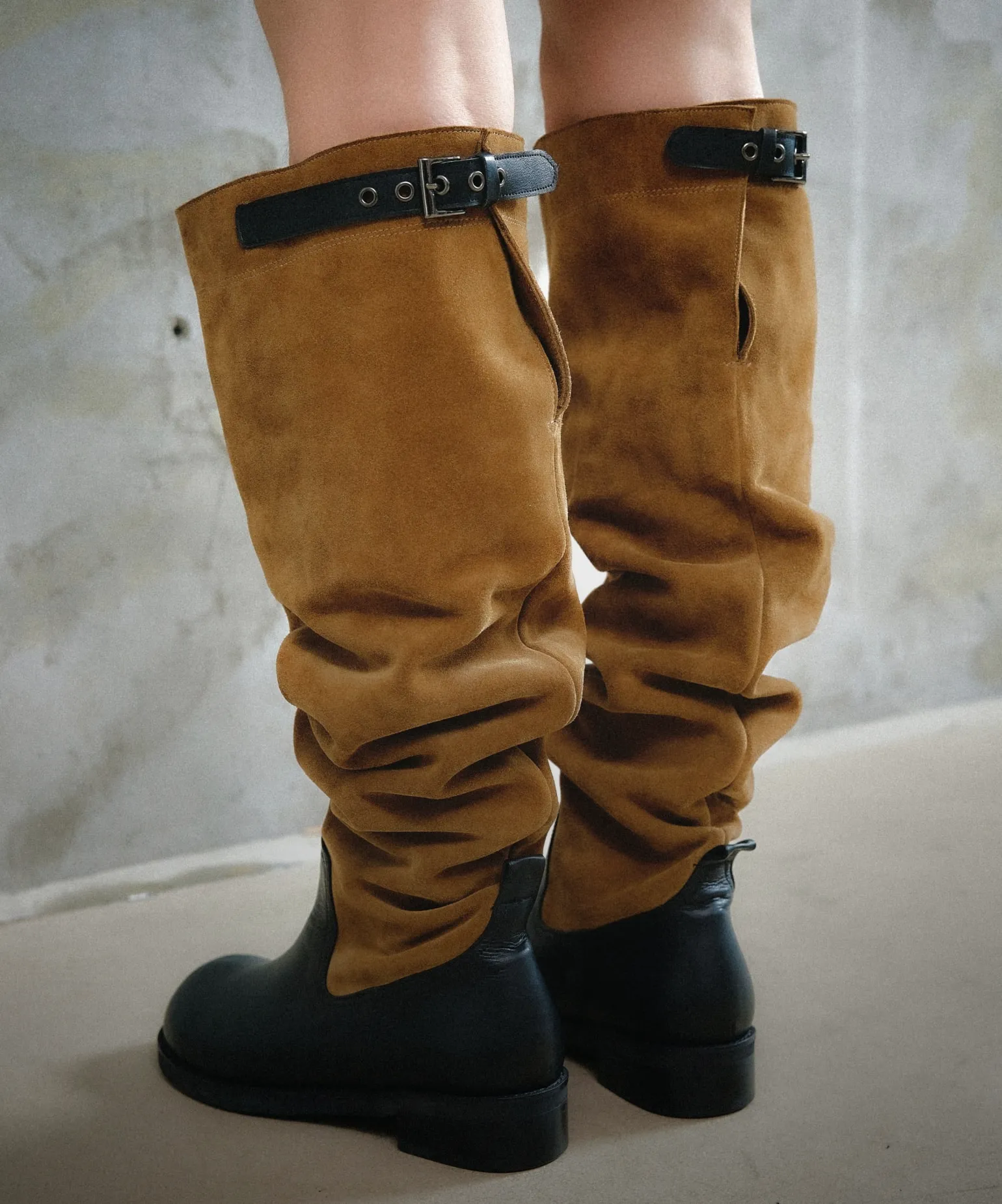 고요하게 빛나는 발끝