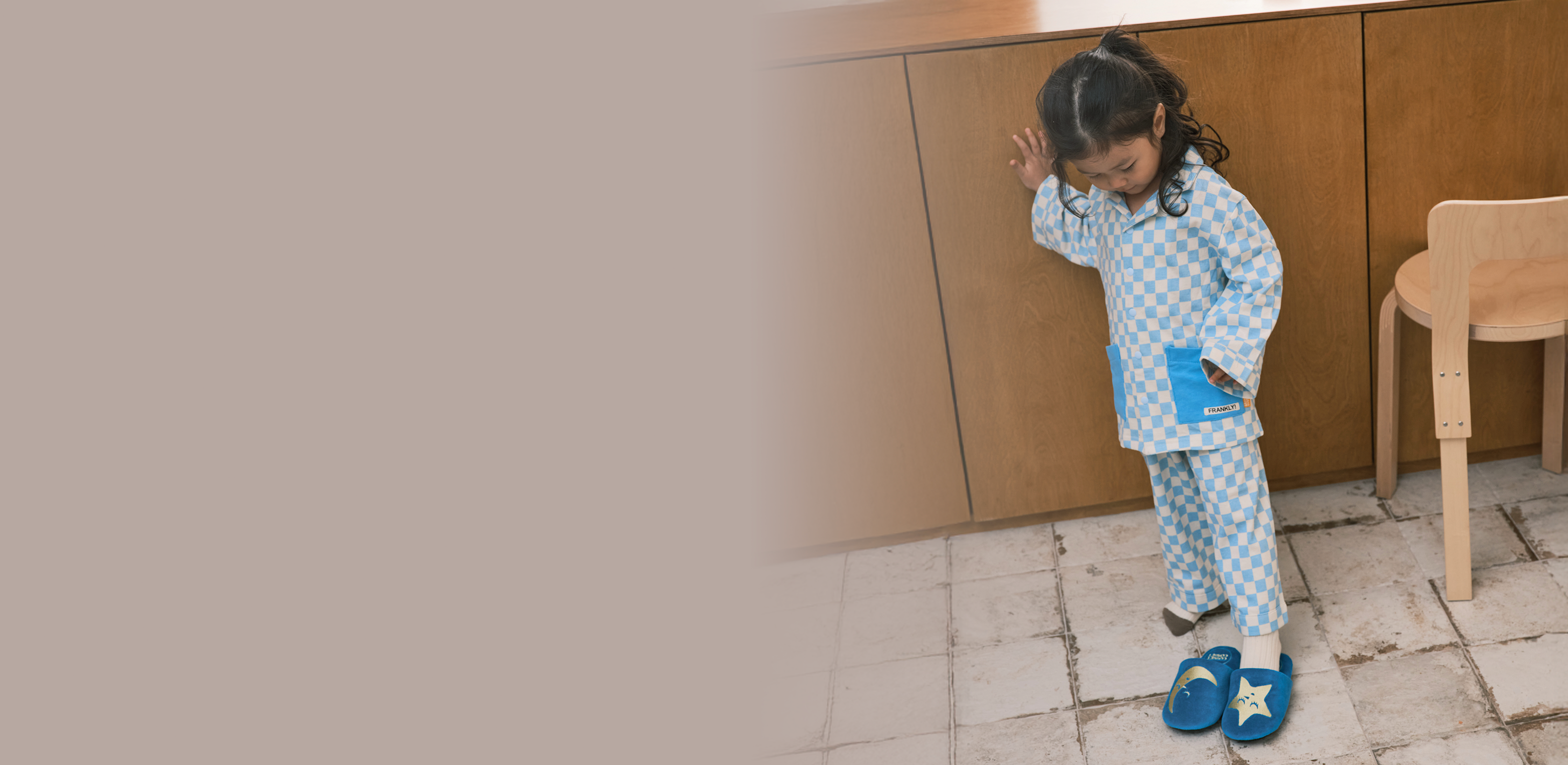 여행 첫날의 설렘으로
프랭클리