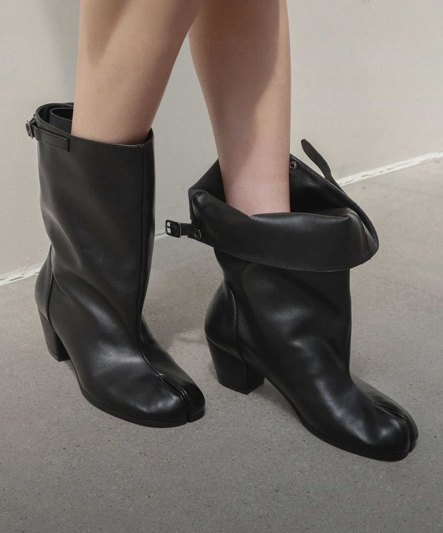 따스하게 물든 발끝