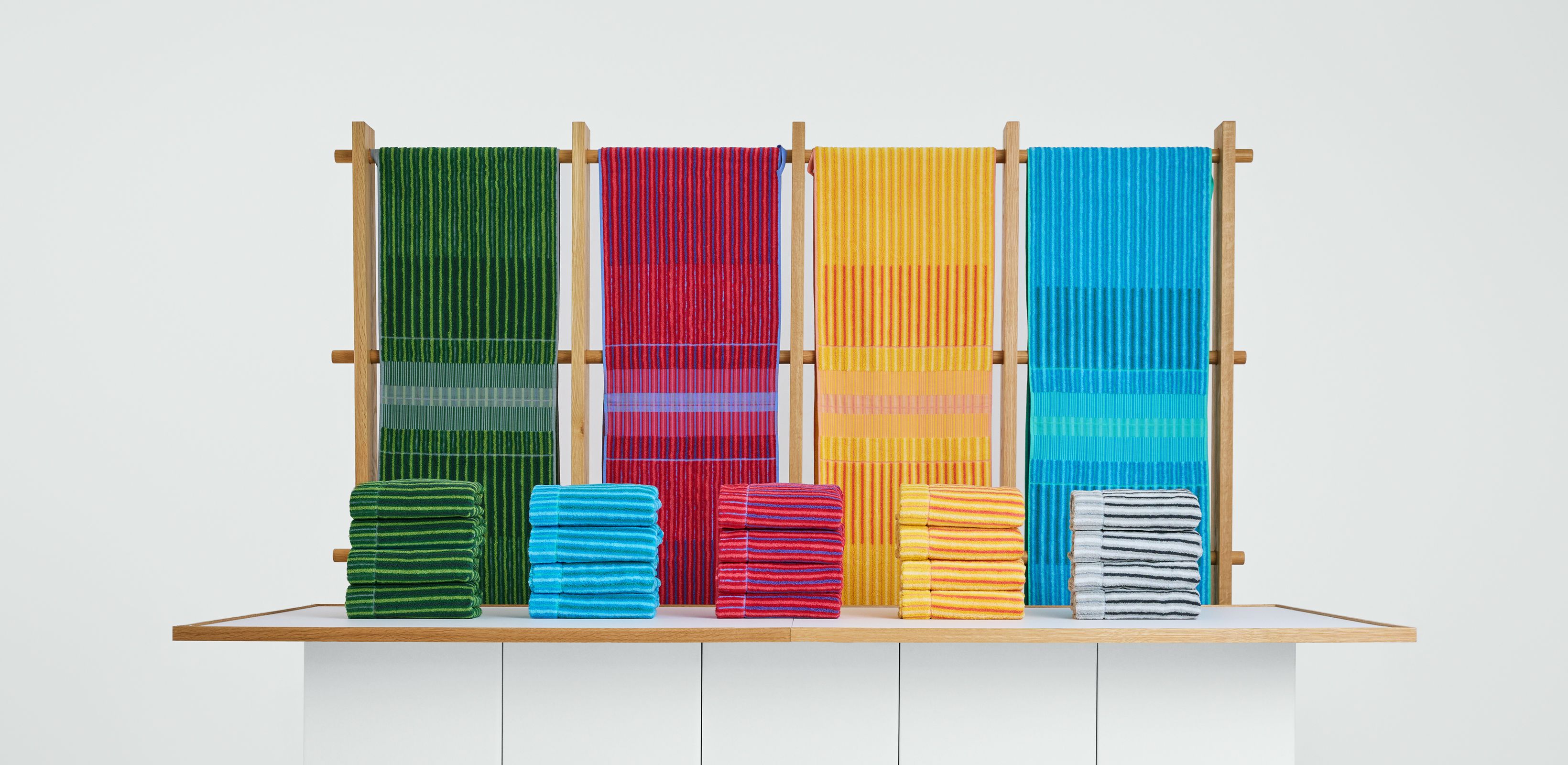 겹겹이 쌓인 색의 온도