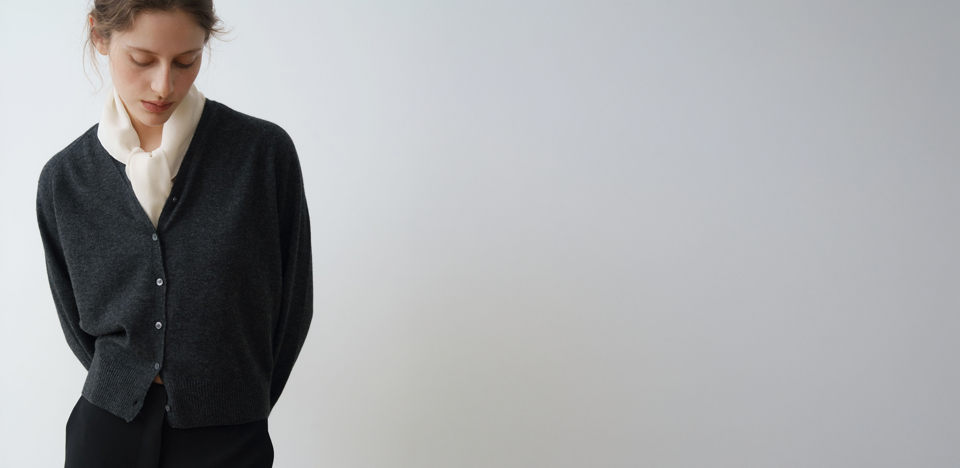 고요한 빛으로 감싼
오브베이지