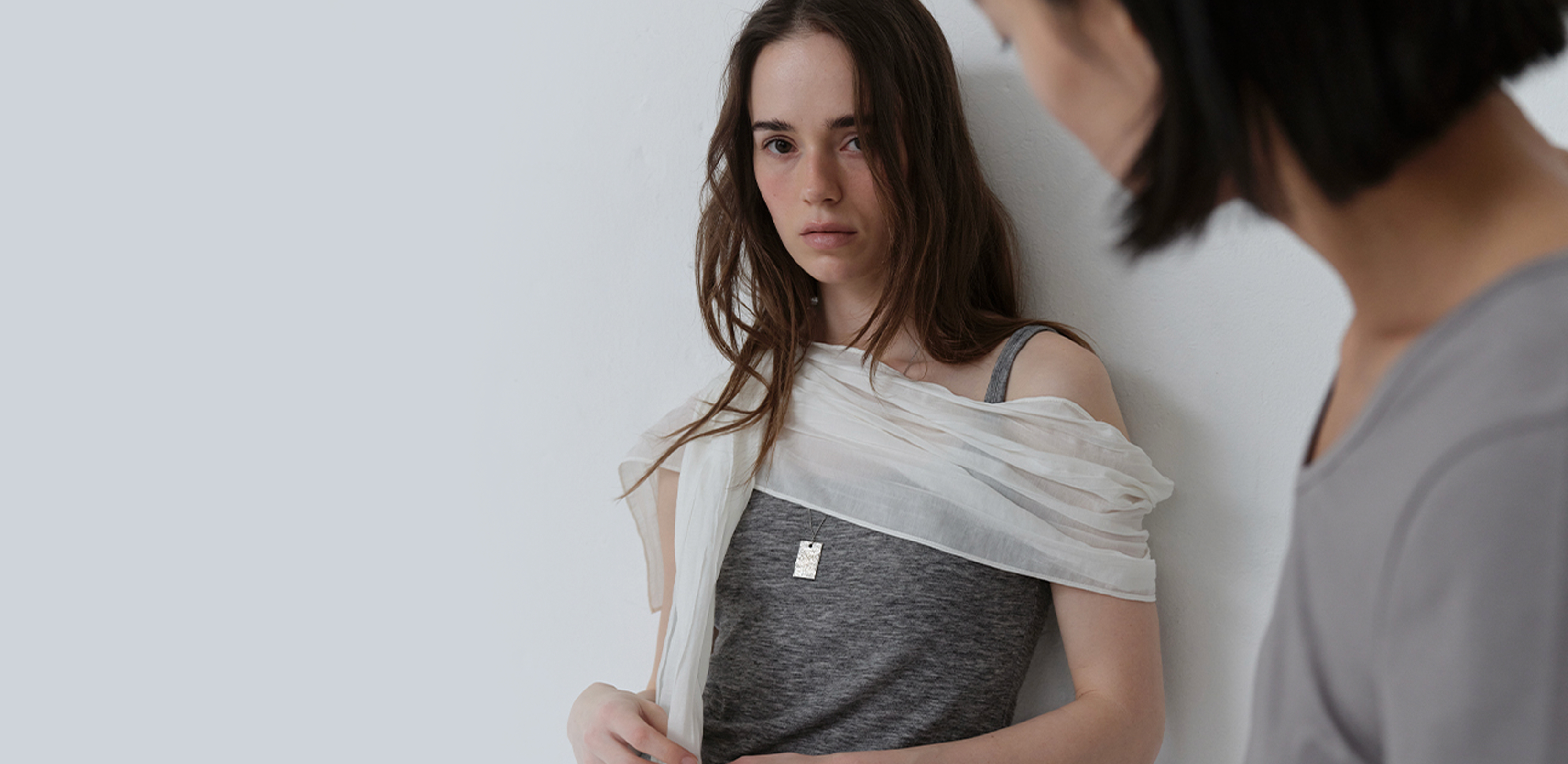 더 브루탈리즘
로우타이드