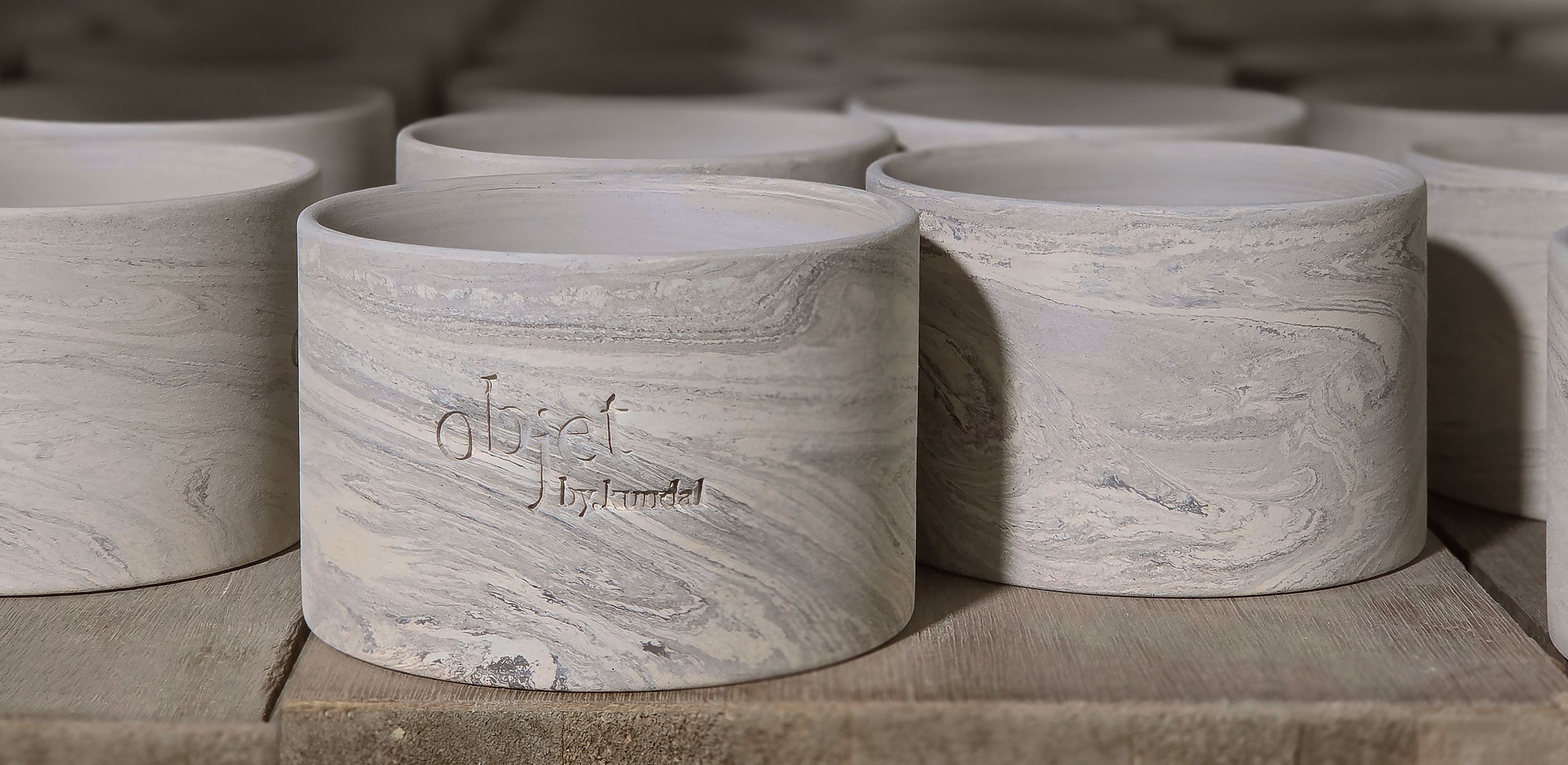 감각적 공간을 위한 새로운 향
오브제바이쿤달