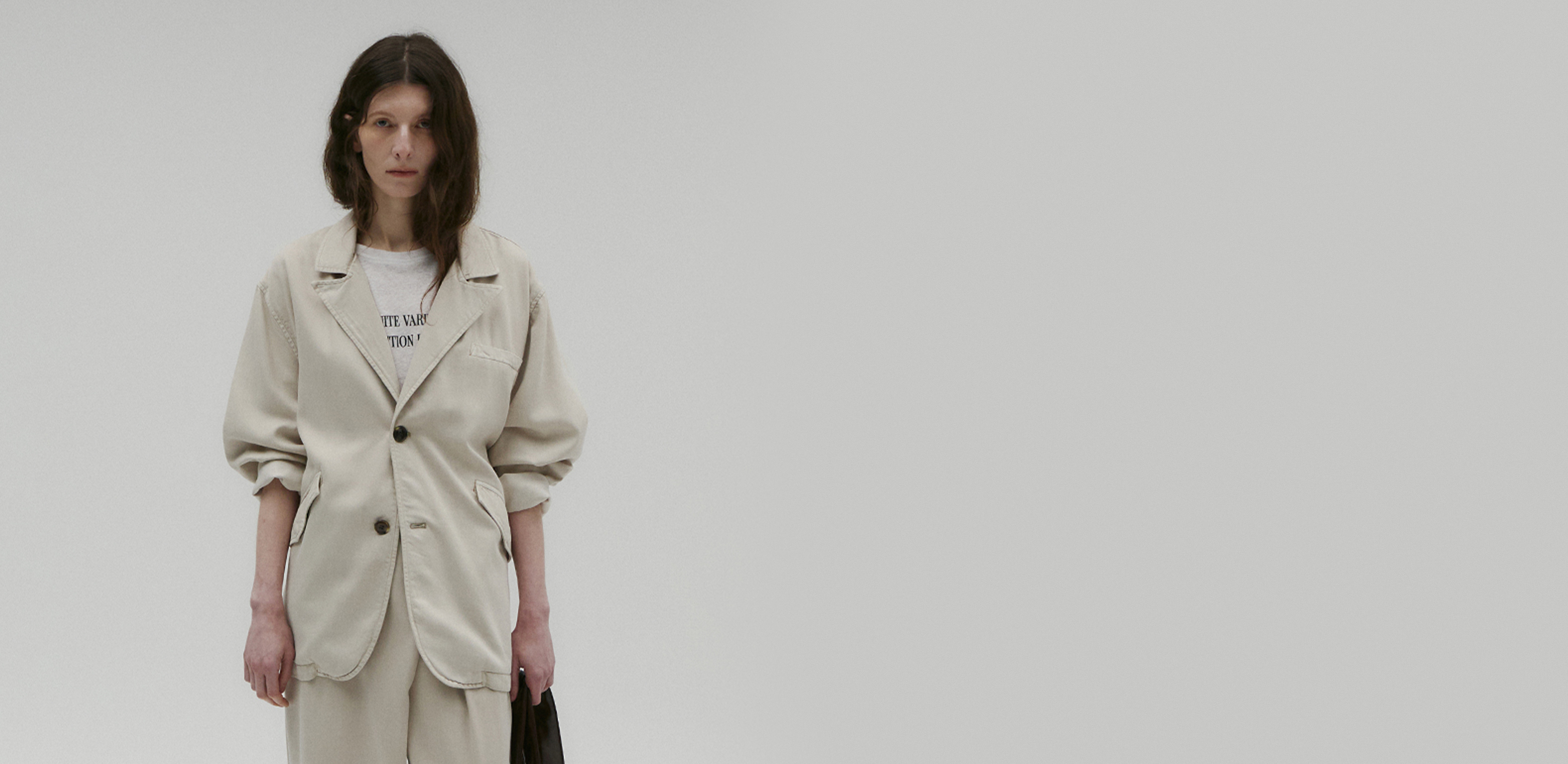 보름달이 비춘 저녁 하늘
솔티페블