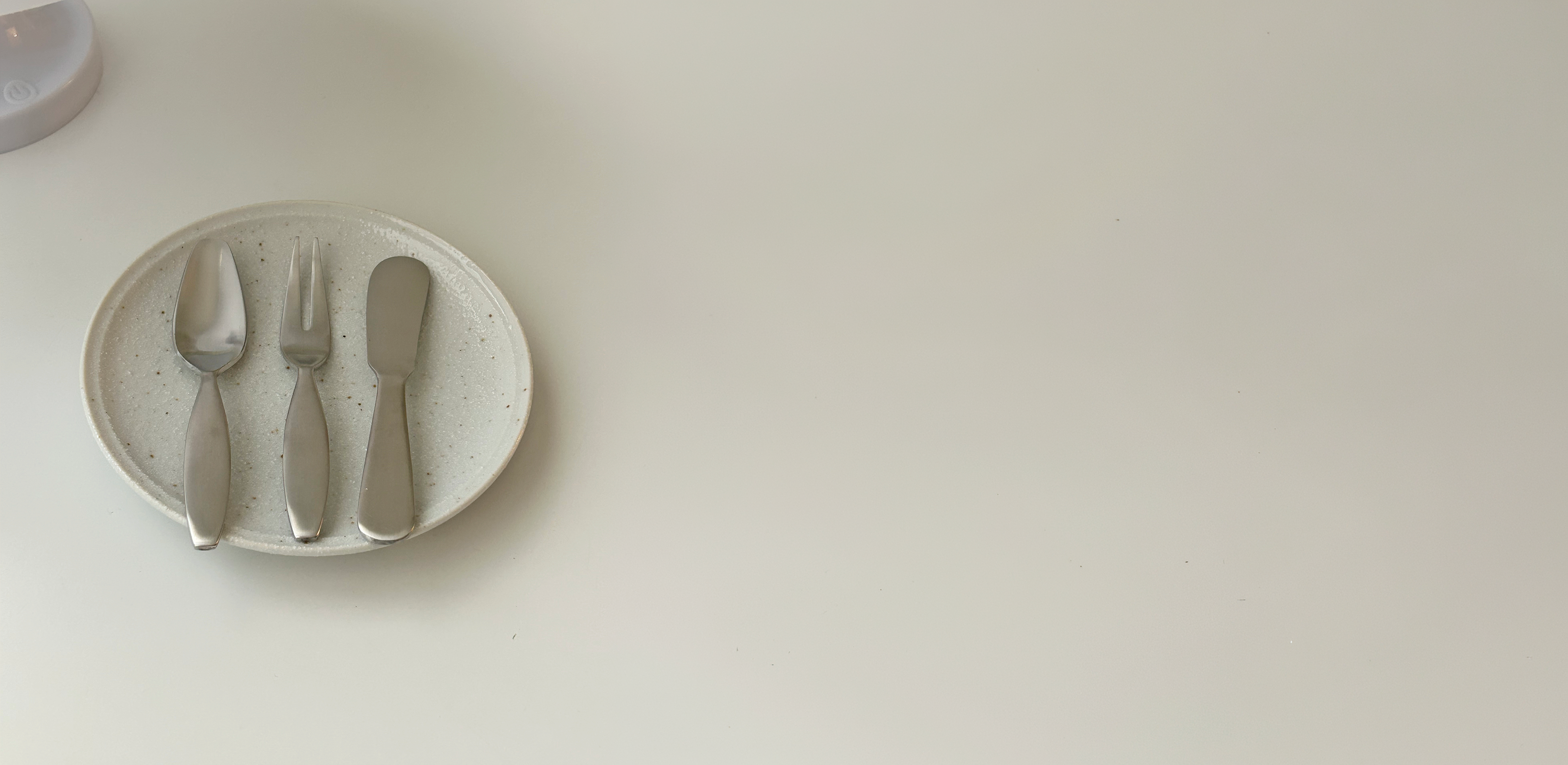 따스함을 담은 새로운 계절
앨리건트테이블