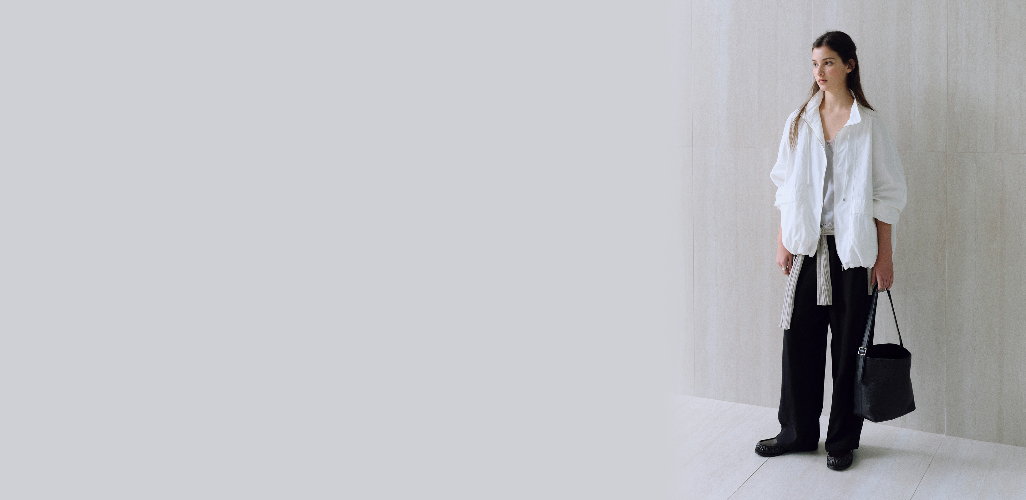 한 겹의 빛 봄의 실루엣
유라고