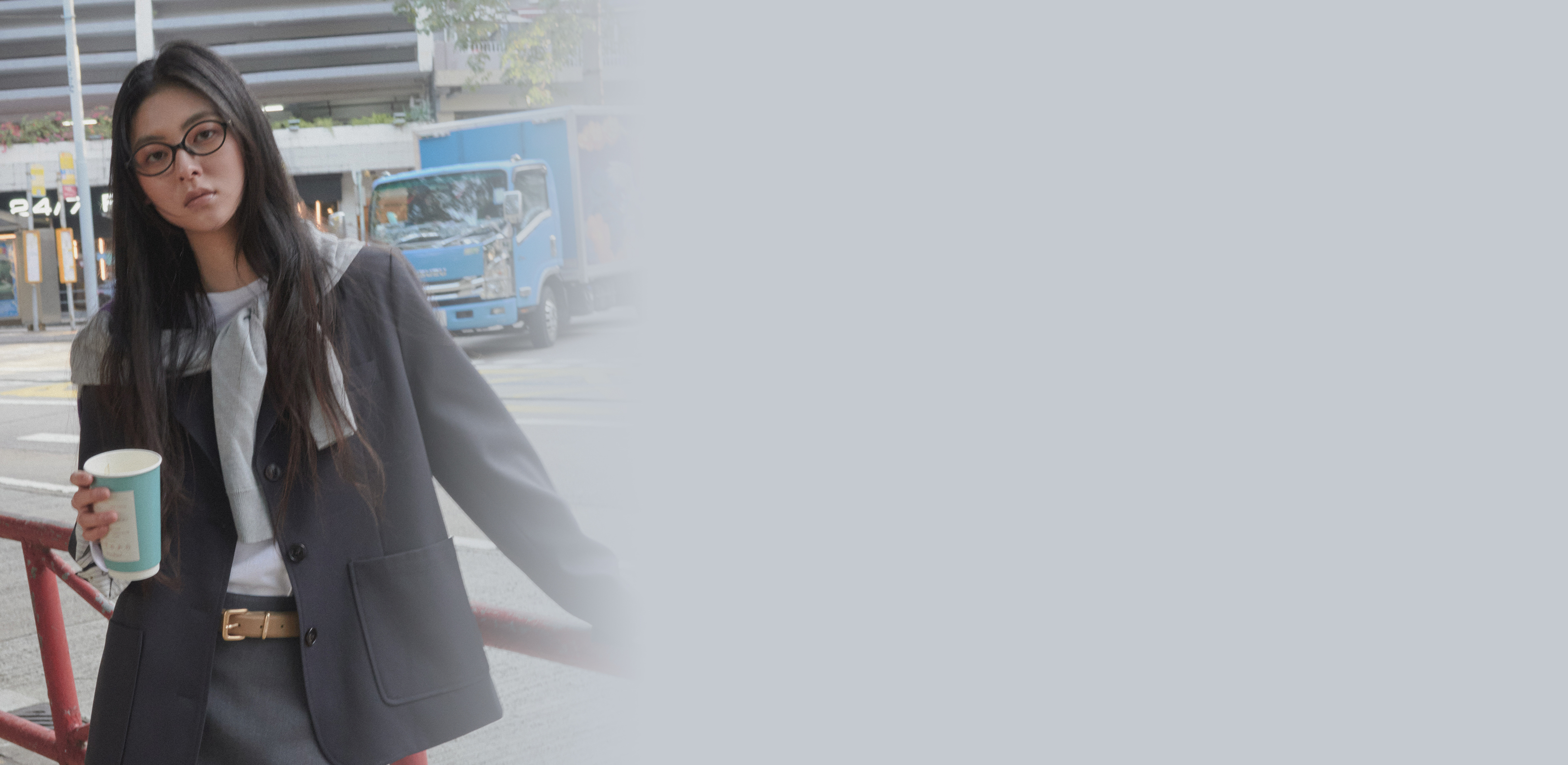 컬러와 리듬으로 완성한 새로운 무드