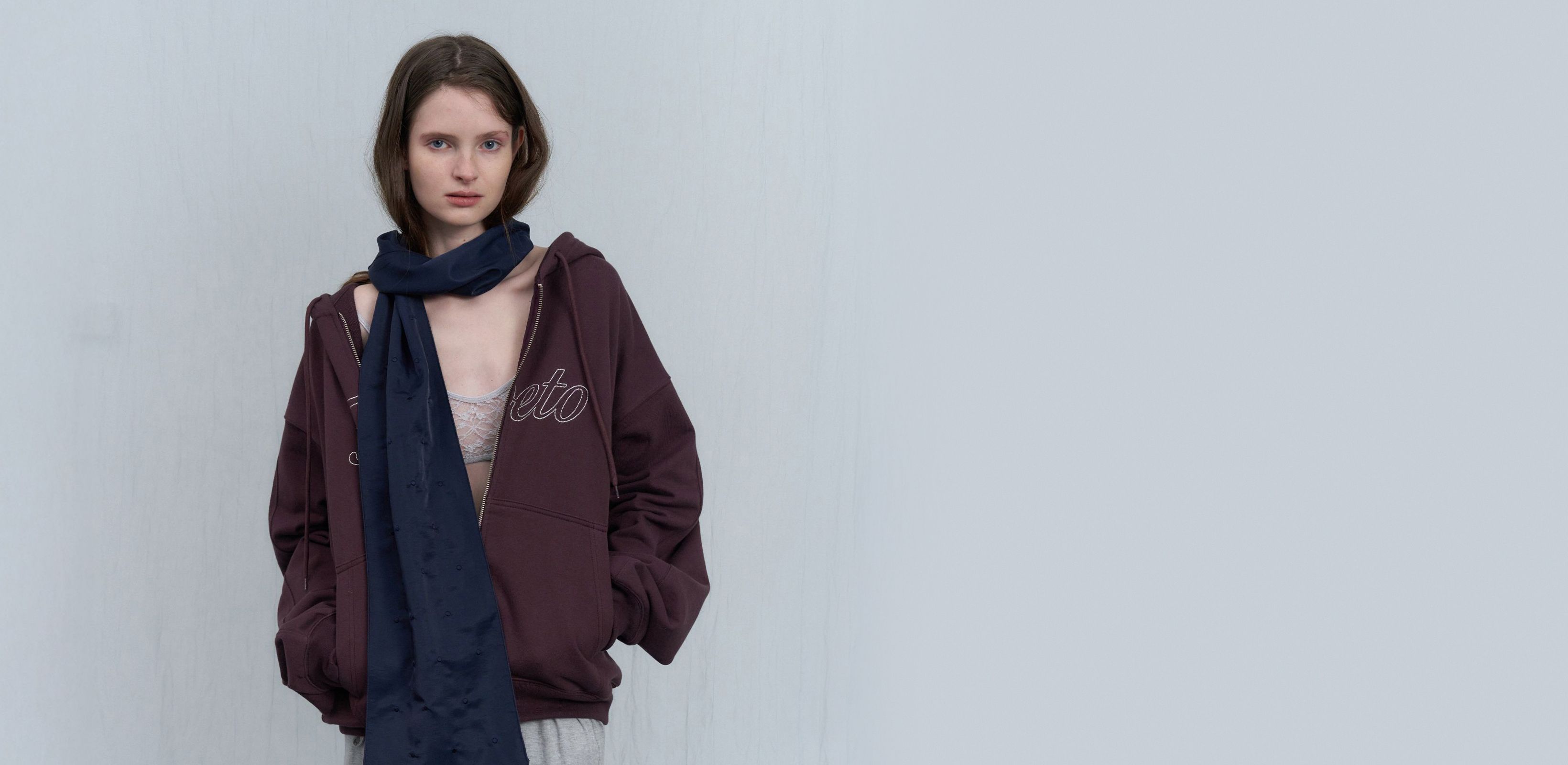 움직임과 여유가 공존하는 봄의 설레임
포에토