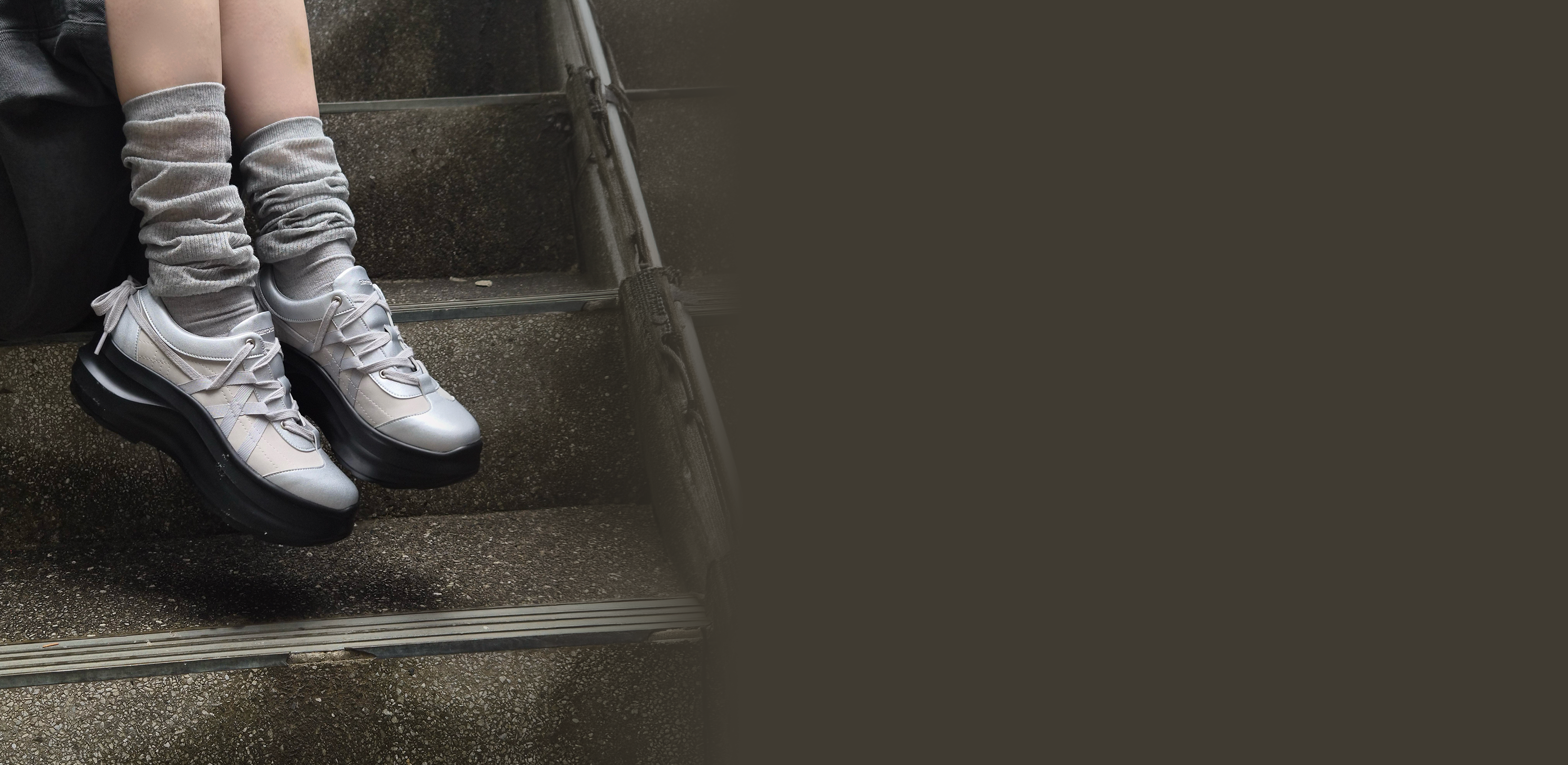 발걸음에 새겨진 클래식
쓰리투에이티