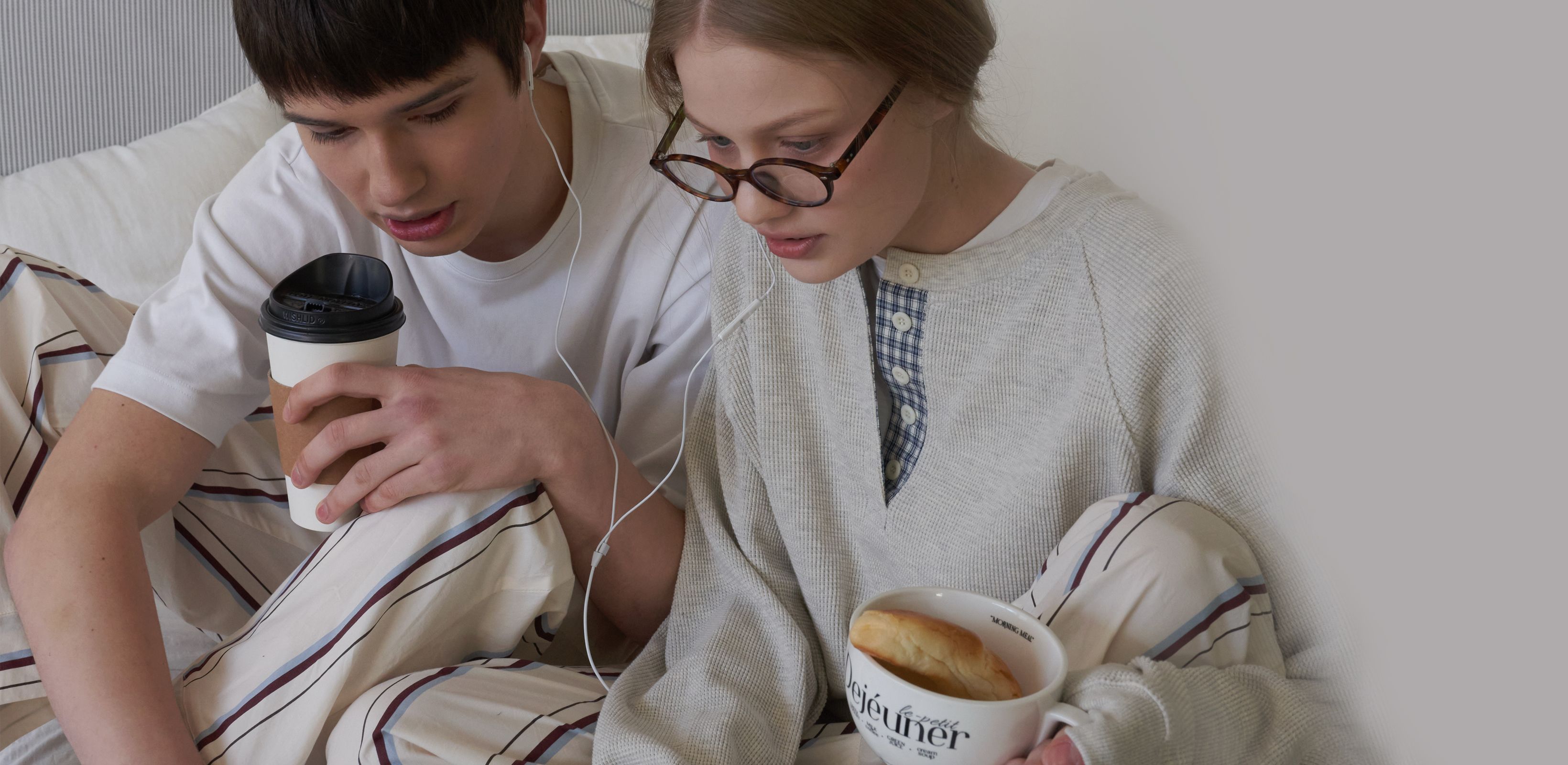 고요한 순간을 닮은 컬렉션
비비홈