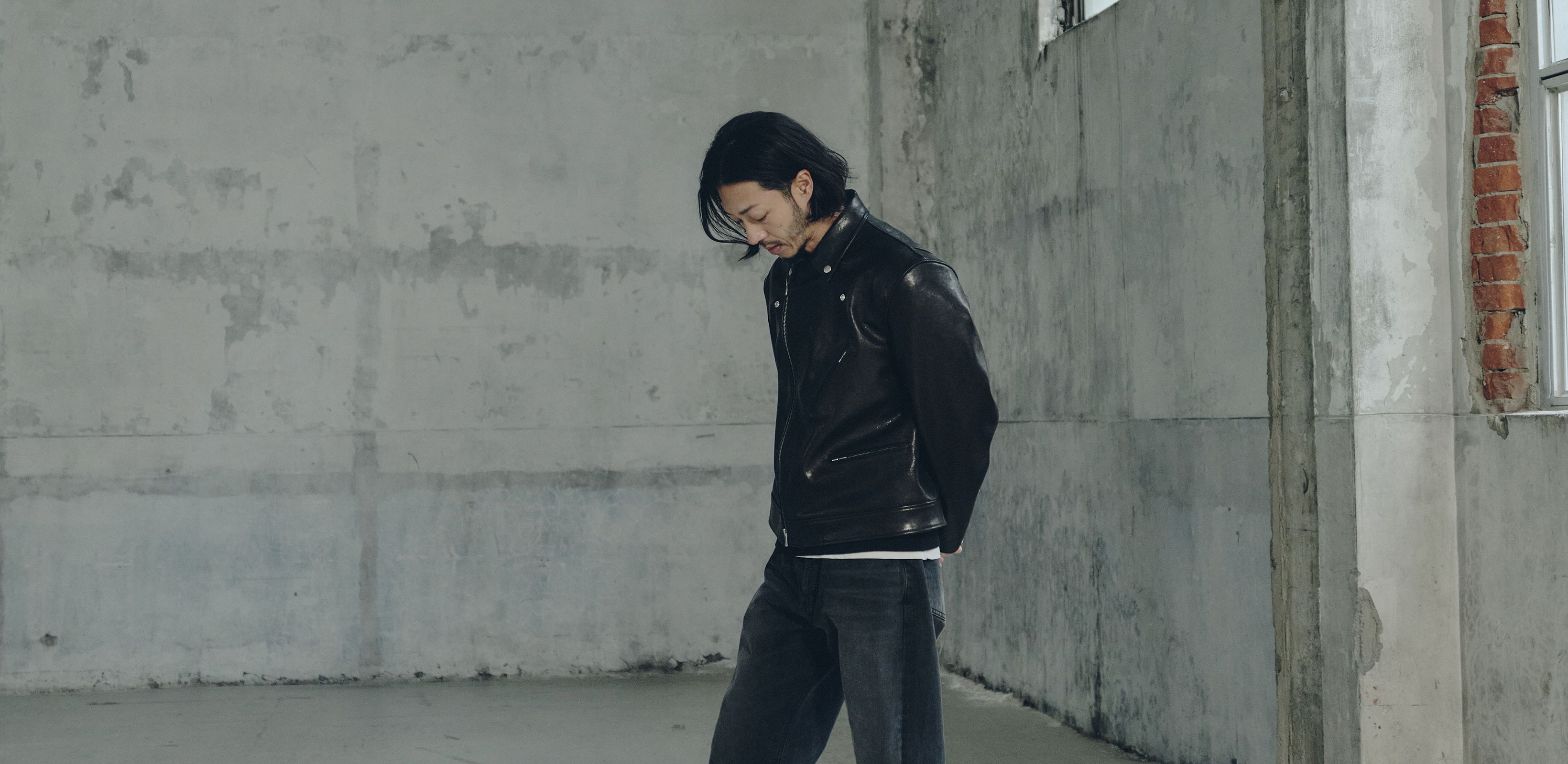 고요의 형태
인더로우