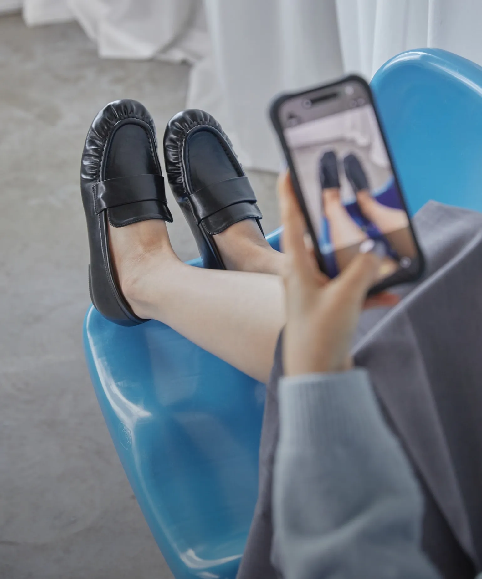 계절을 머금은 발끝