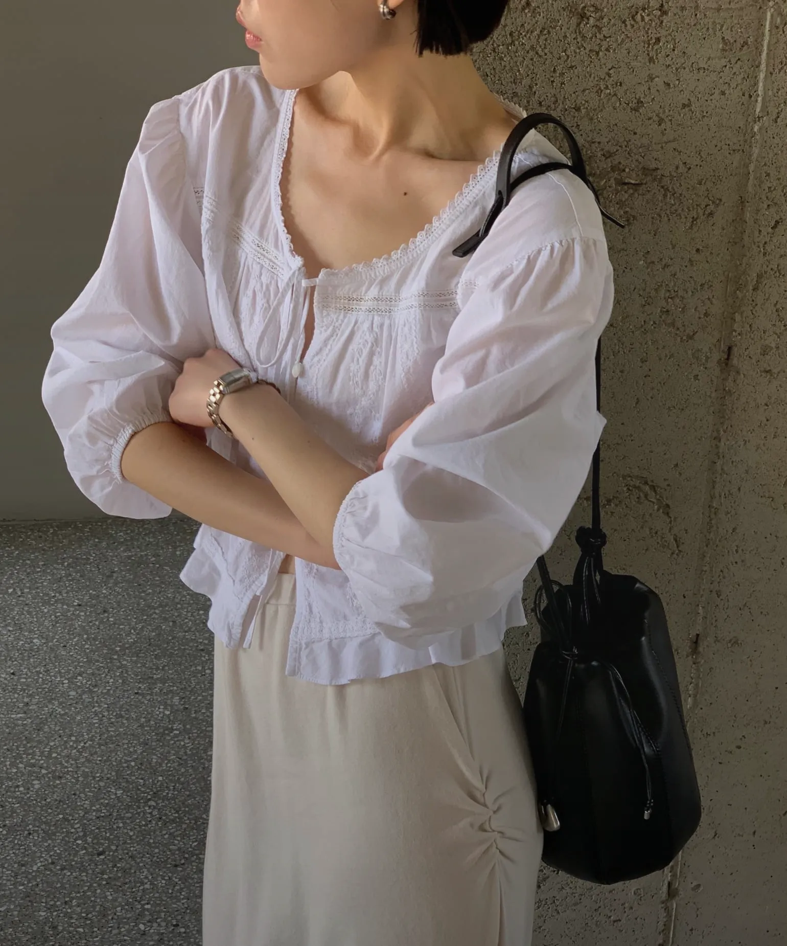 우아하게 빚은 실루엣