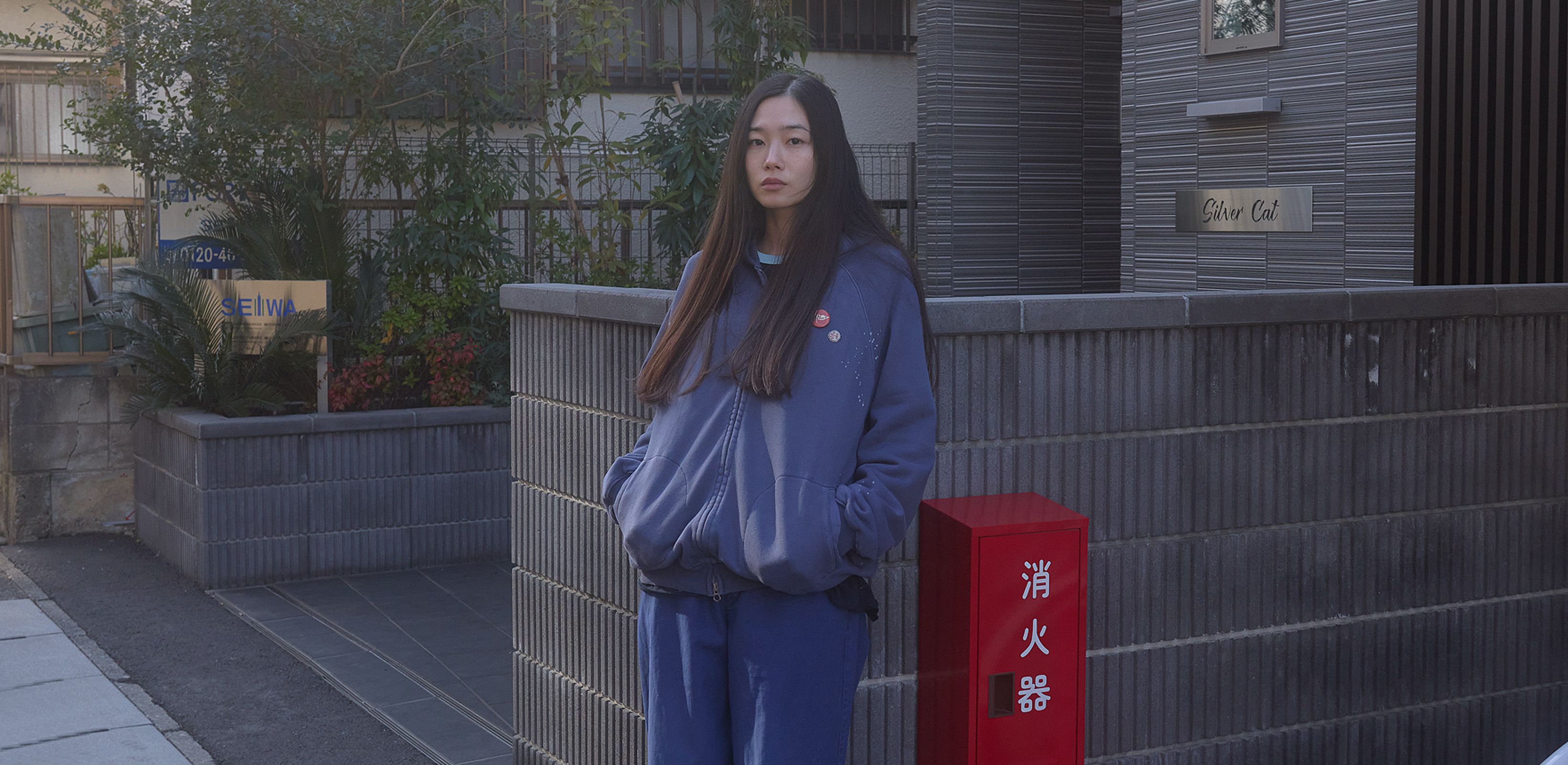 시간을 겹겹이 덧입은
비헤비어