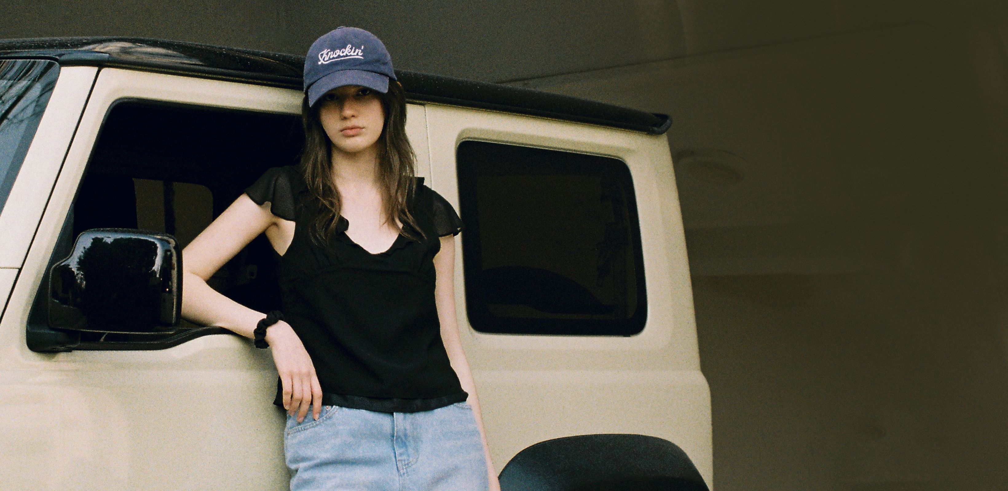 자연스럽게 흐르는 실루엣
108파운드