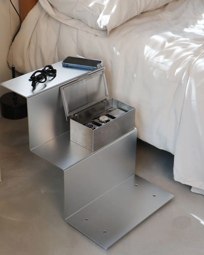 공중에 떠 있는 듯한