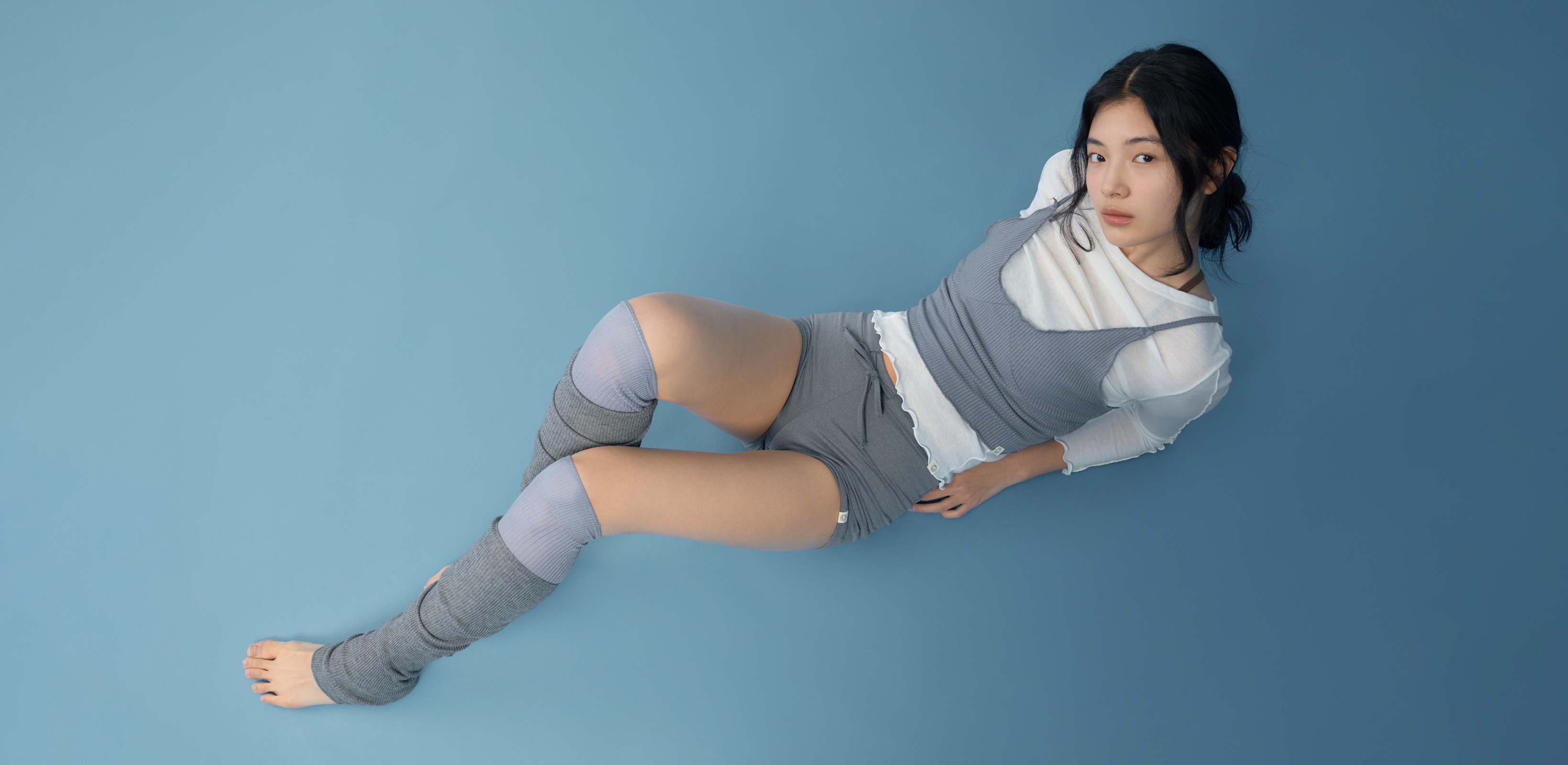 봄의 한 조각을 품은
디야니