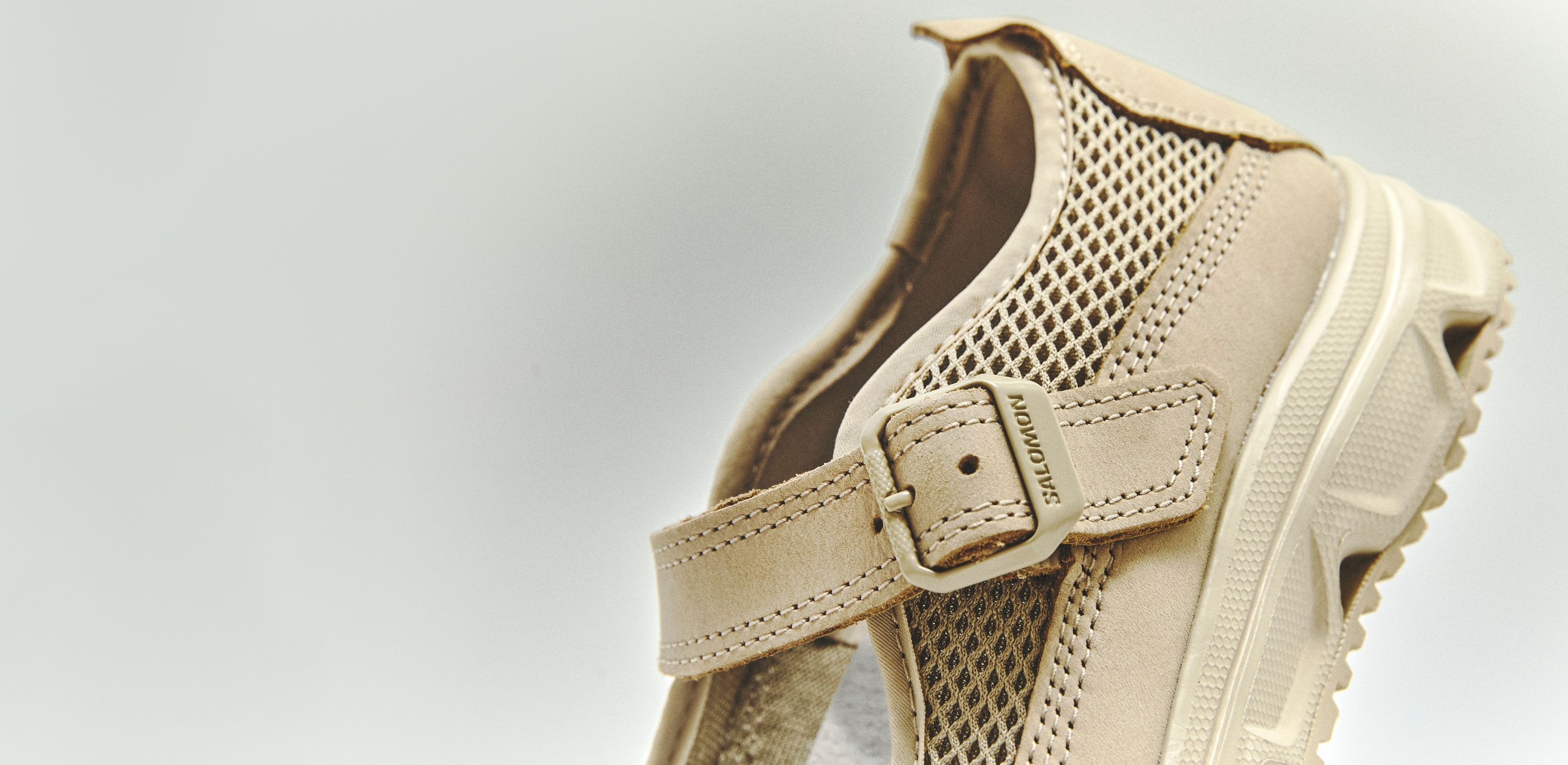 데일리 패션을 위한 테크니컬 리커버리 슈즈
살로몬