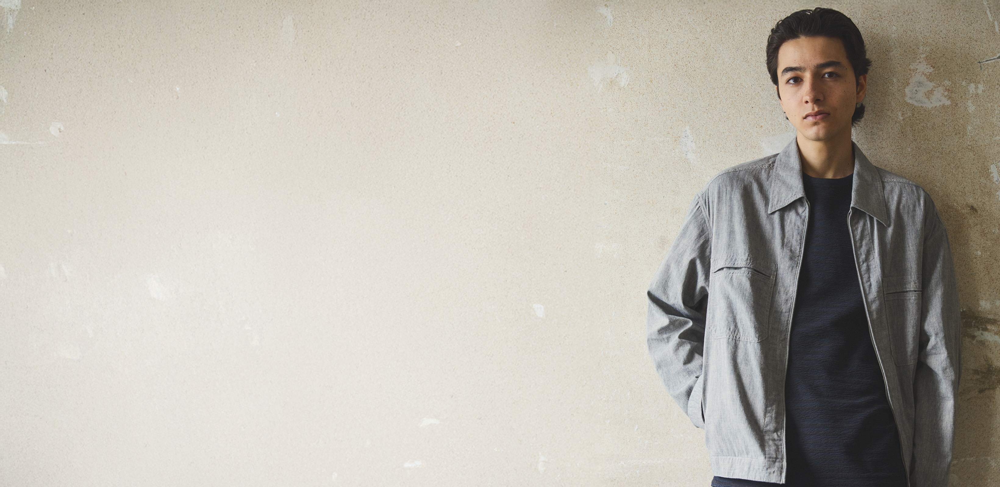 여유 속 깨어나는 감각
러프사이드