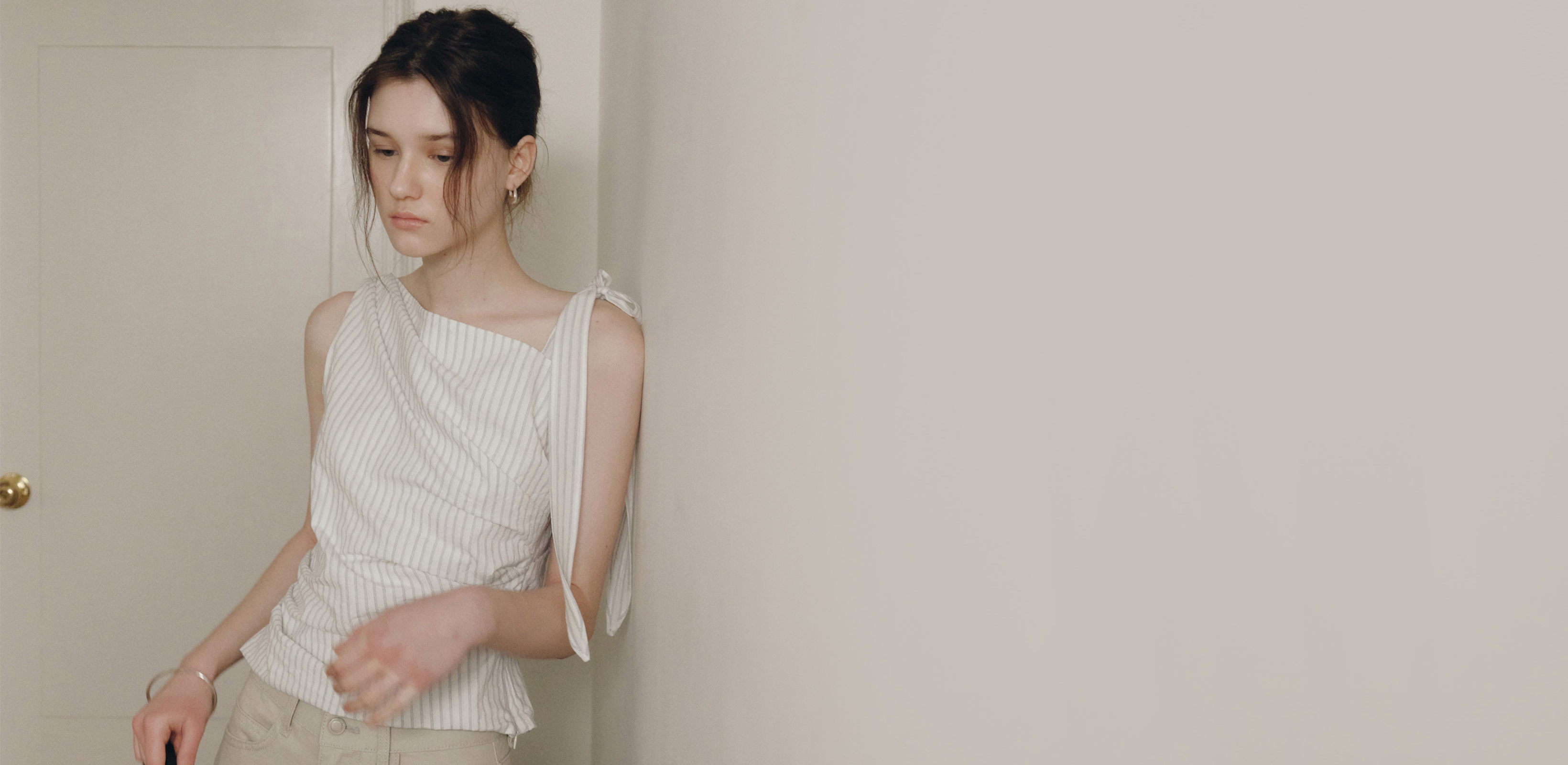 다가오는 여름을 기다리며
포 유어 아이즈 온리