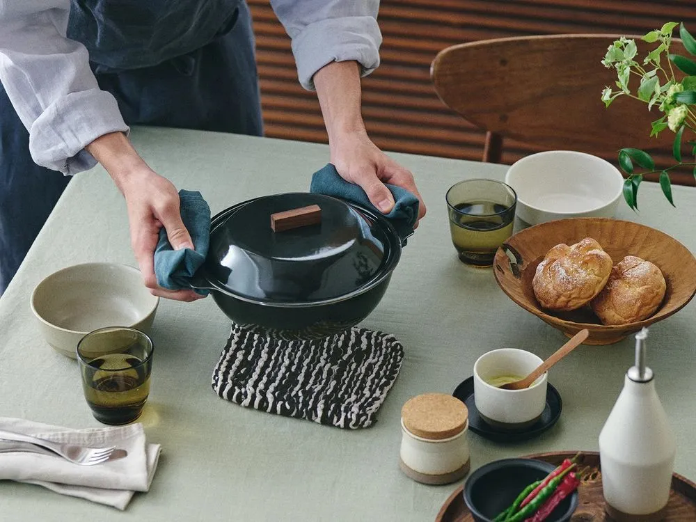 식탁 위 간결한 아름다움