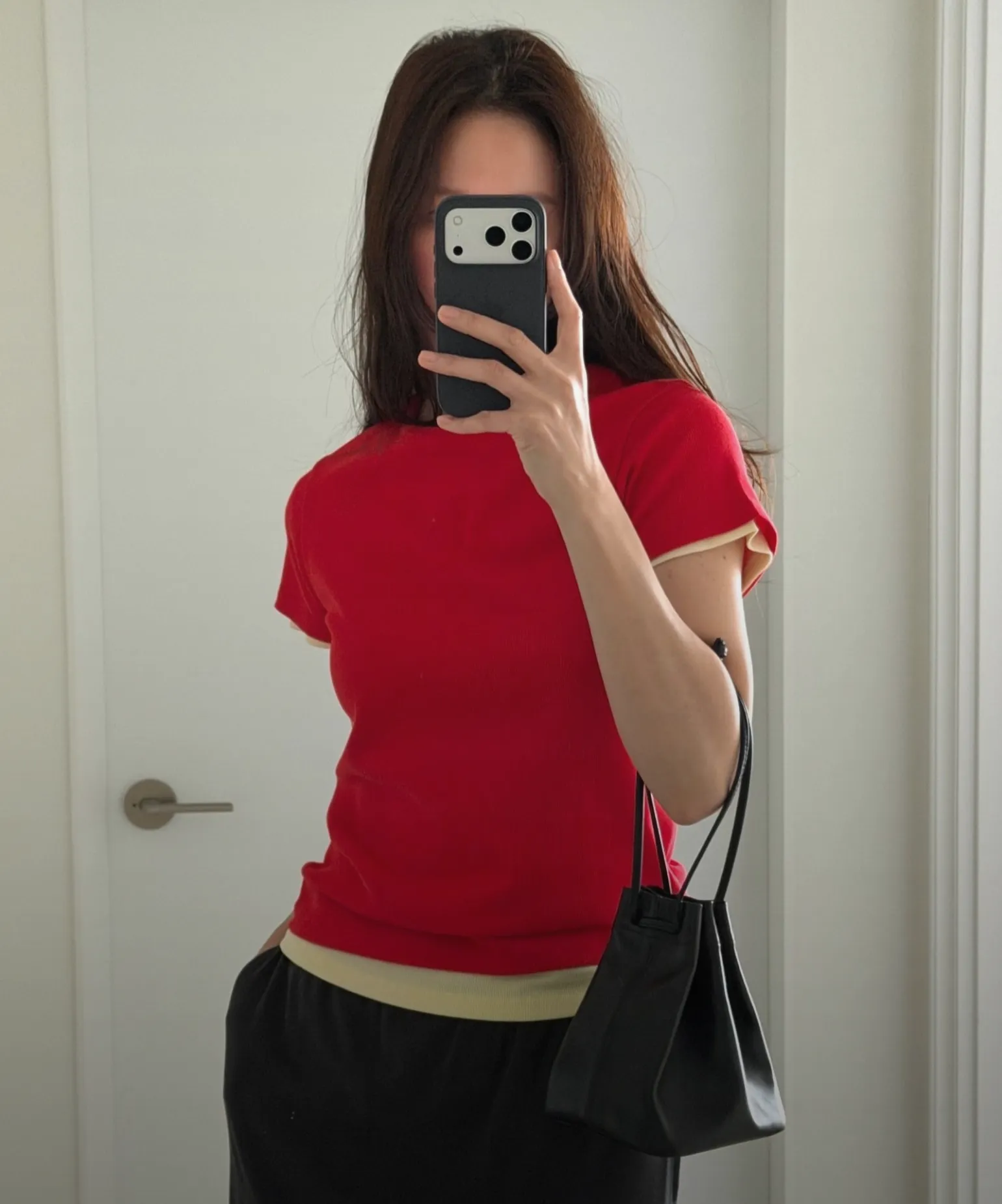 디렉터가 먼저
입어봤어요