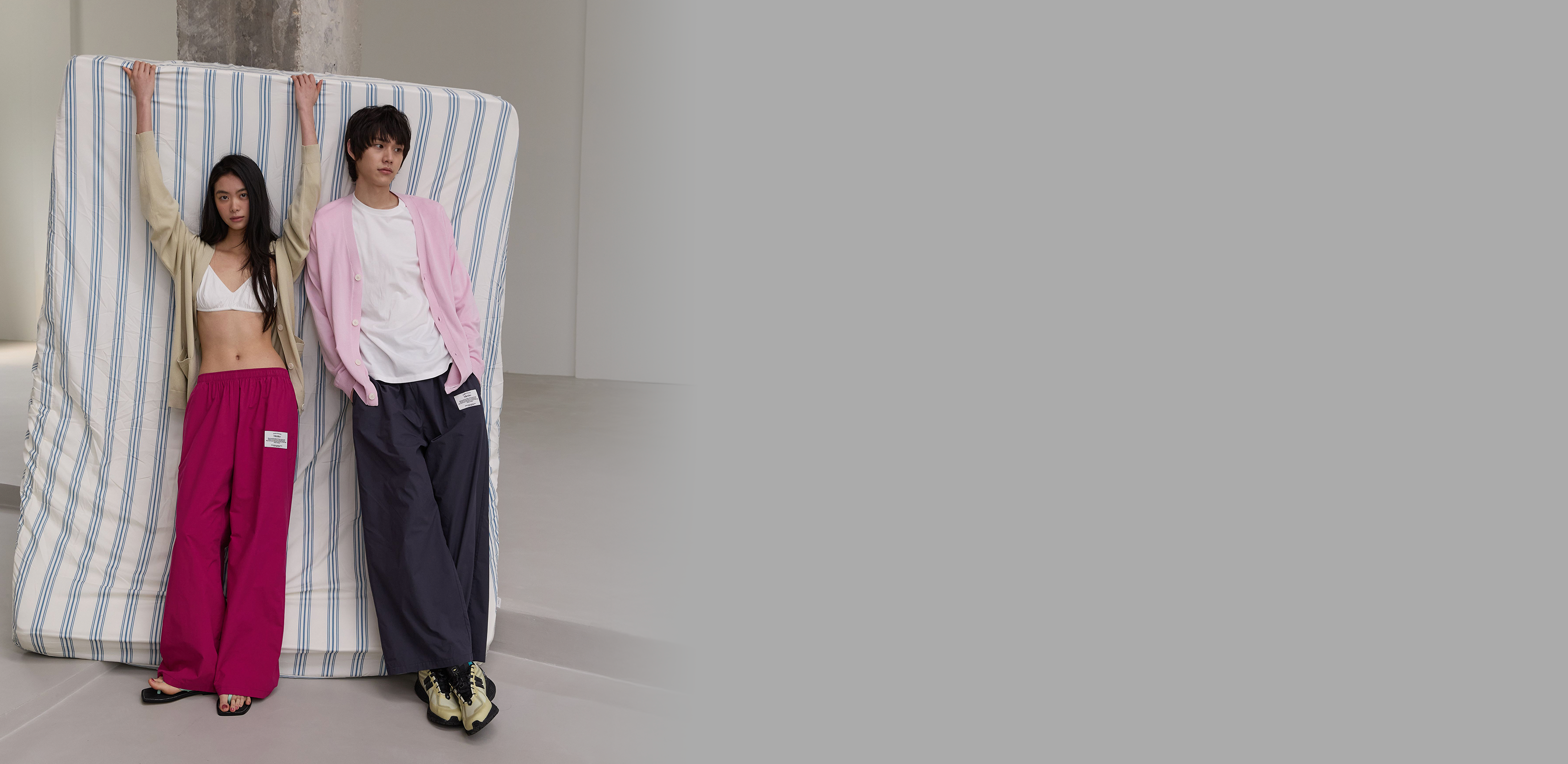 게으른 방식으로 나를 안아주는
미치코런던 코시노