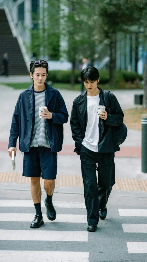 여름 도시의 일상을 함께할