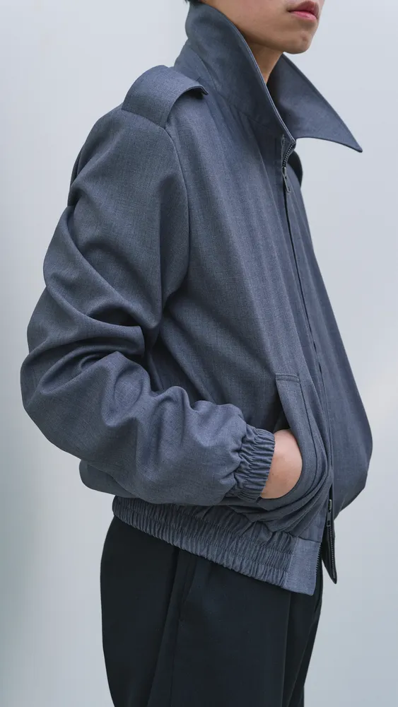 정적 속 미묘한 긴장