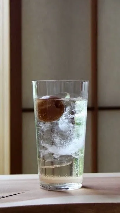 여름 밤을 채우는 글라스