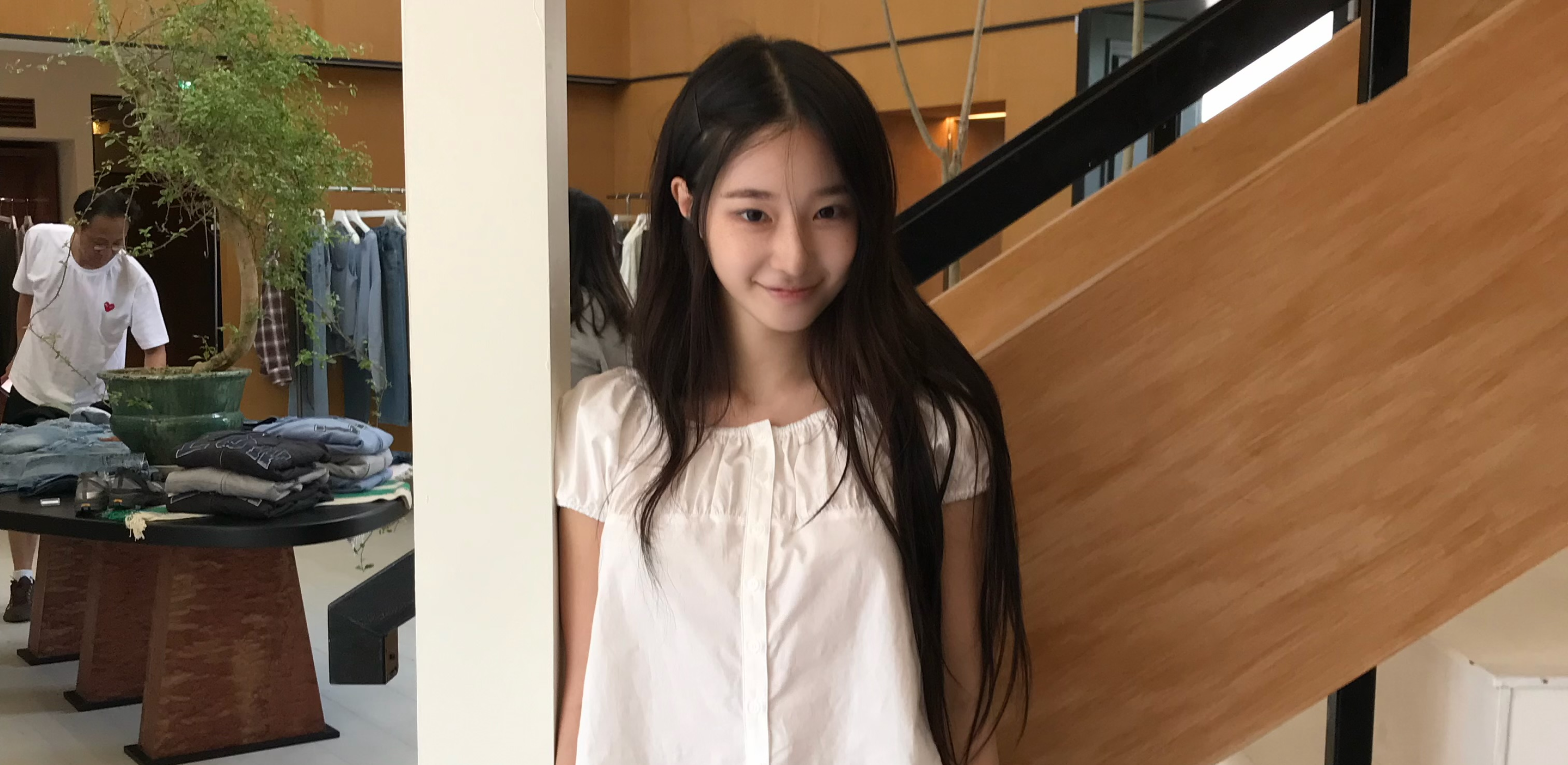 단순함 속 깊은 멋
로우클래식