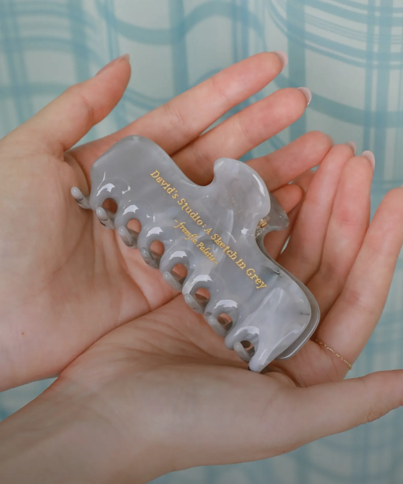 머리 위에 피어난
작은 즐거움