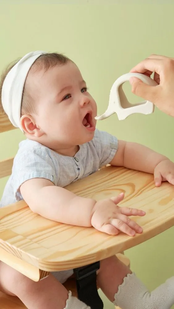 아이를 위한 첫 식탁