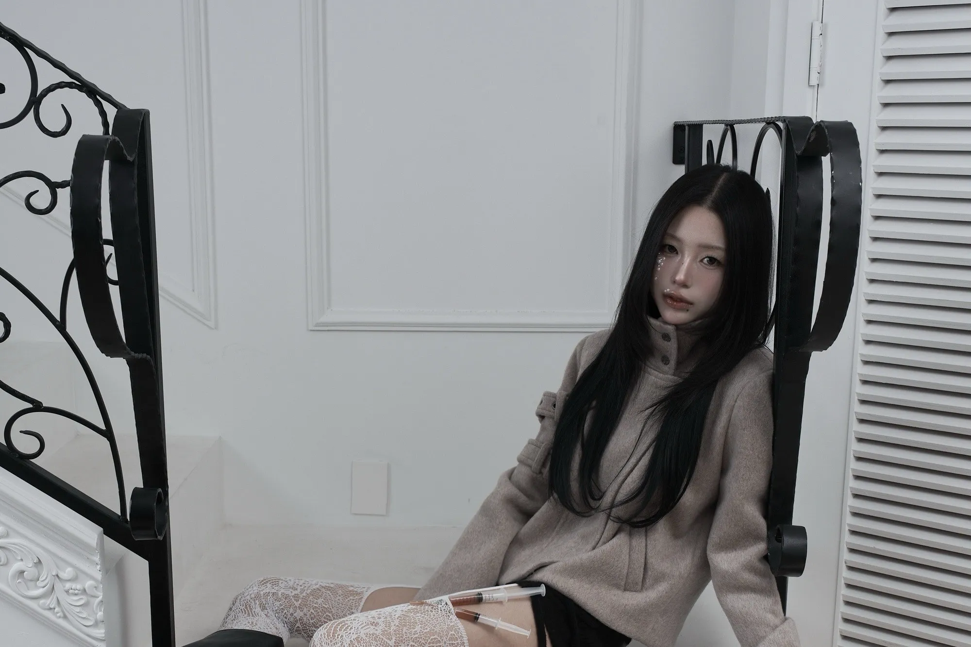 가을 햇살을 담은 절제된 실루엣