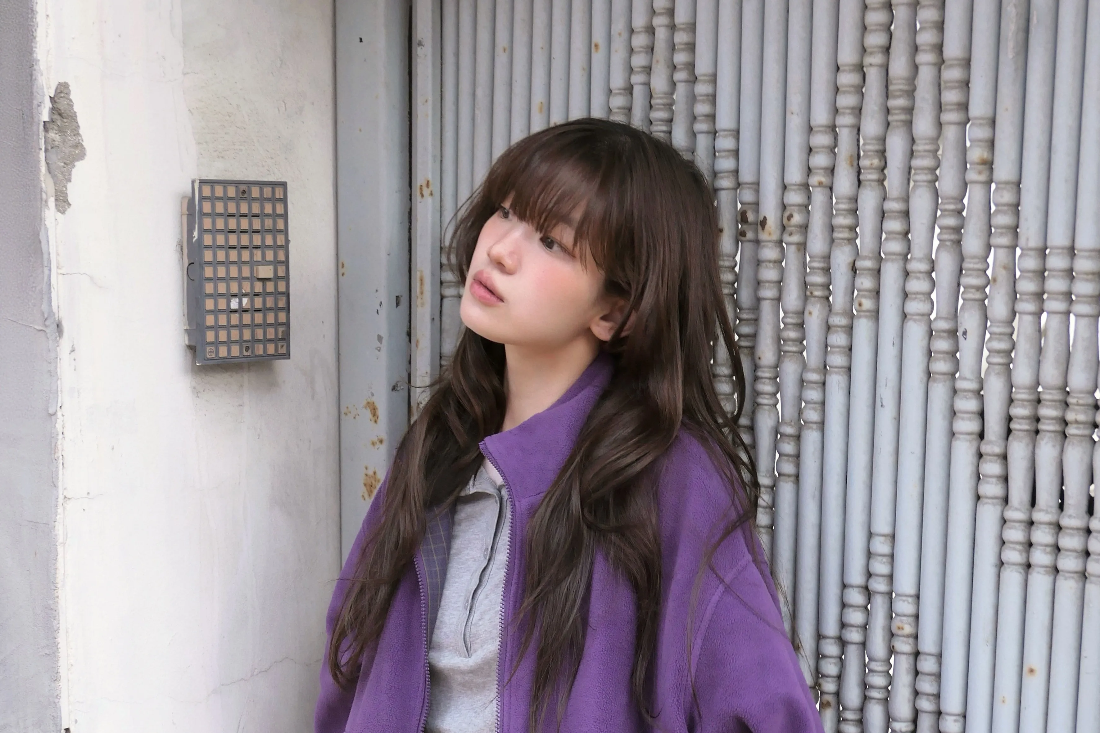 절제된 실루엣에 담긴 가을