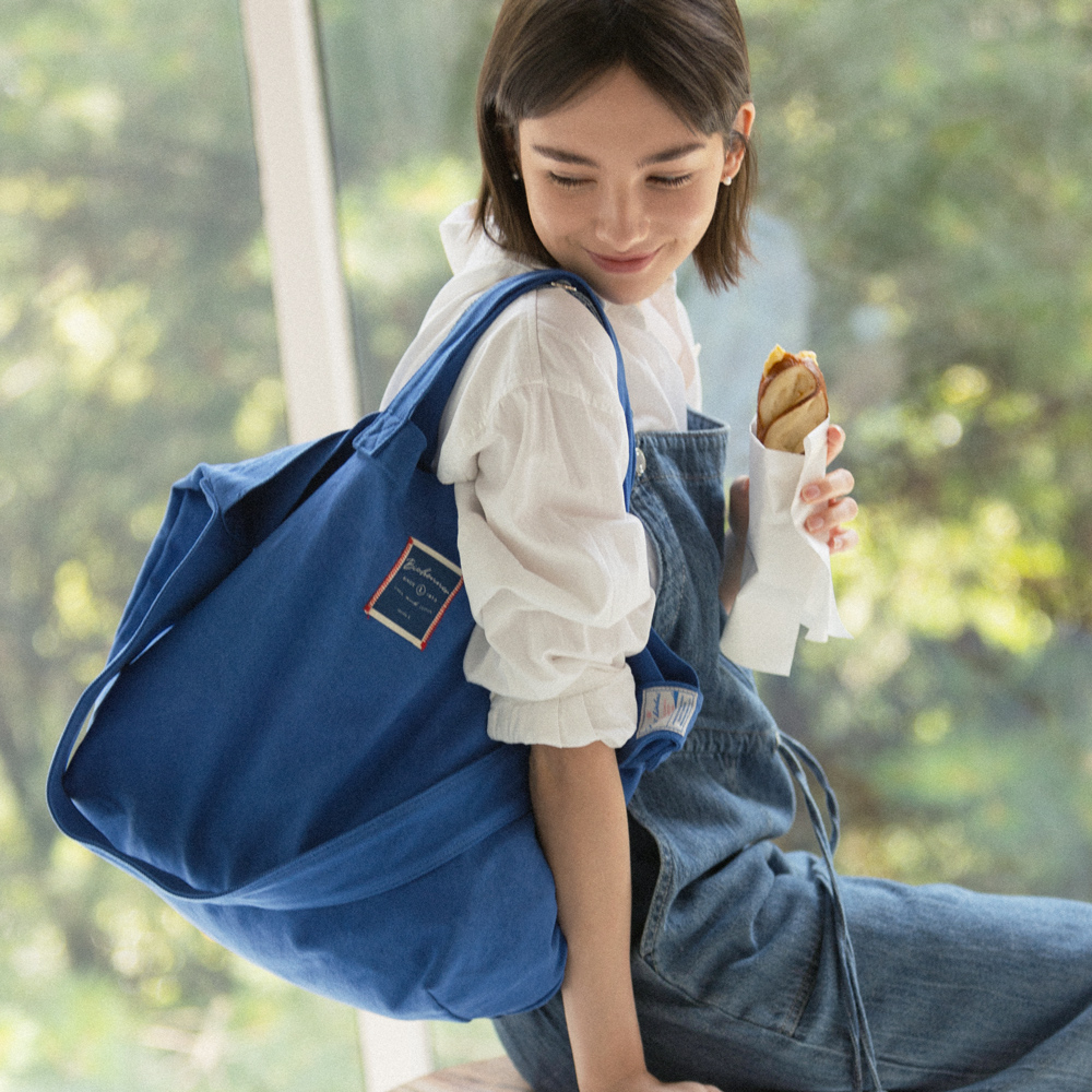 MATIN CORDUROY MIDDLE ECOBAG IN BROWN - 감도 깊은 취향