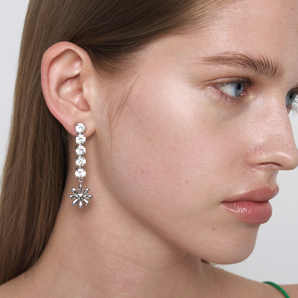 ◇Monday Edition◇ Shining Daisy Earrings Shining Daisy Earrings - 감도 깊은 취향 셀렉트샵 29CM