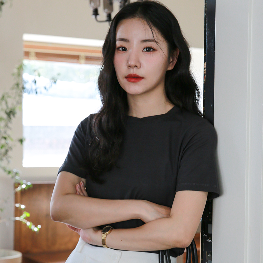 Vanish Tie Scarf T-Shirt (FL-114_Black) - 감도 깊은 취향