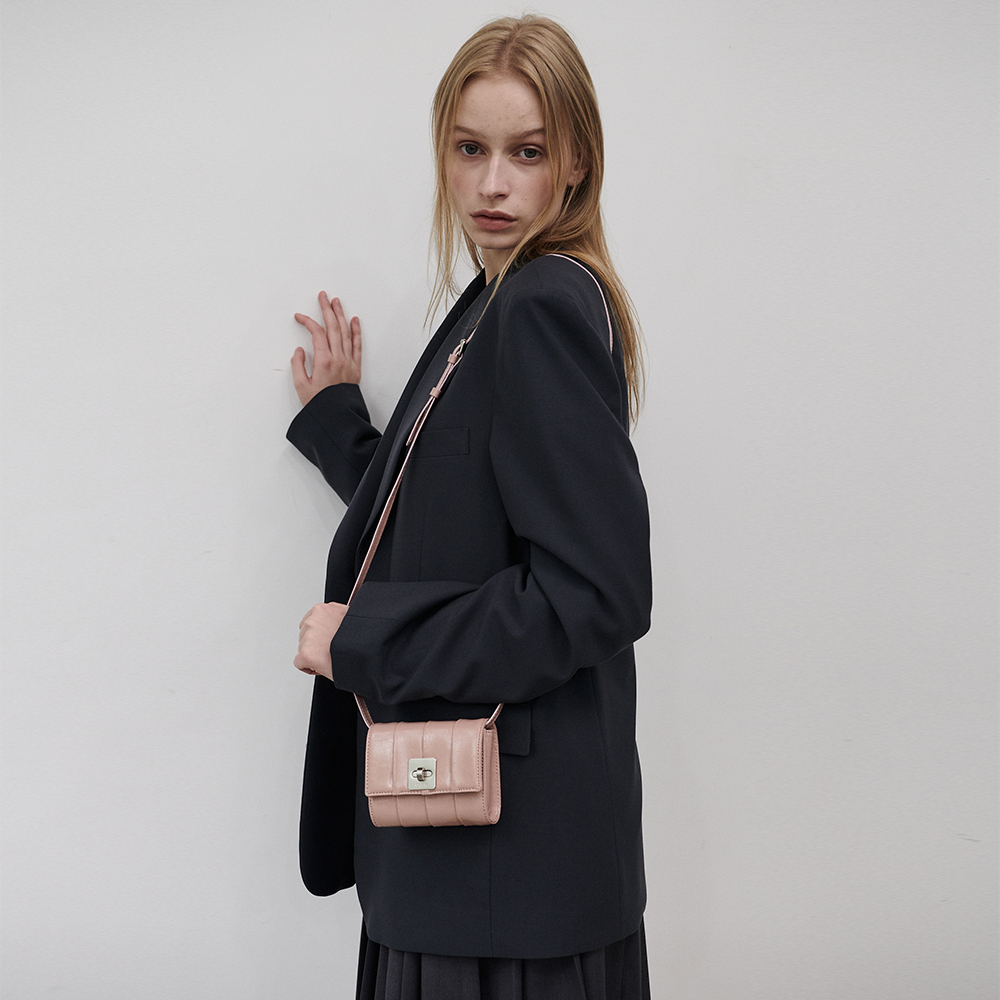 【2025A/W新作★送料無料】 MICRO WAVY BAG 29CM 셀렉트샵 취향 깊은 감도 - _8color バッグ