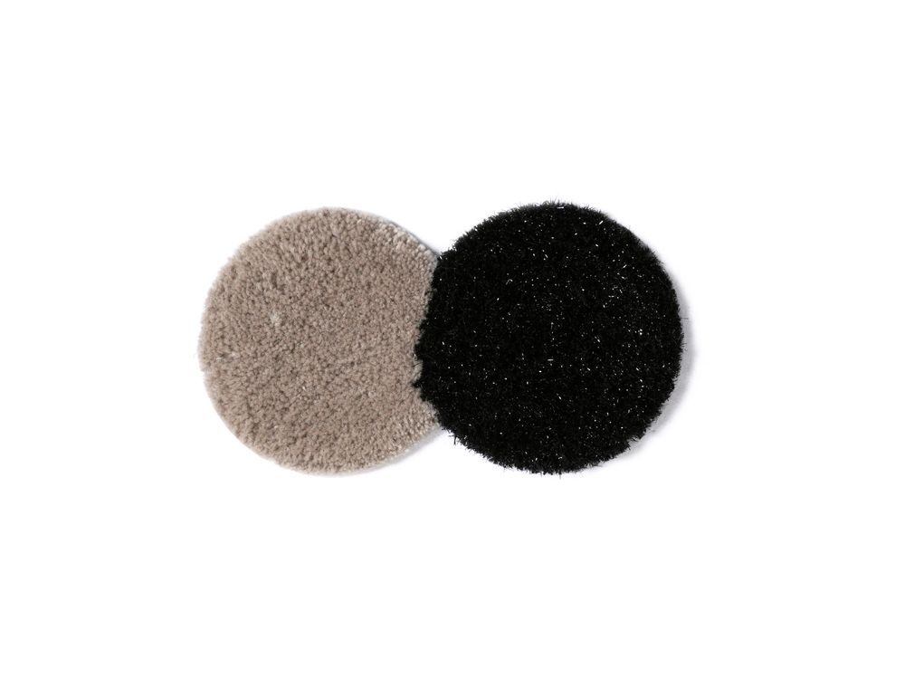 검정(BLACK): 차분함, 고급스러움