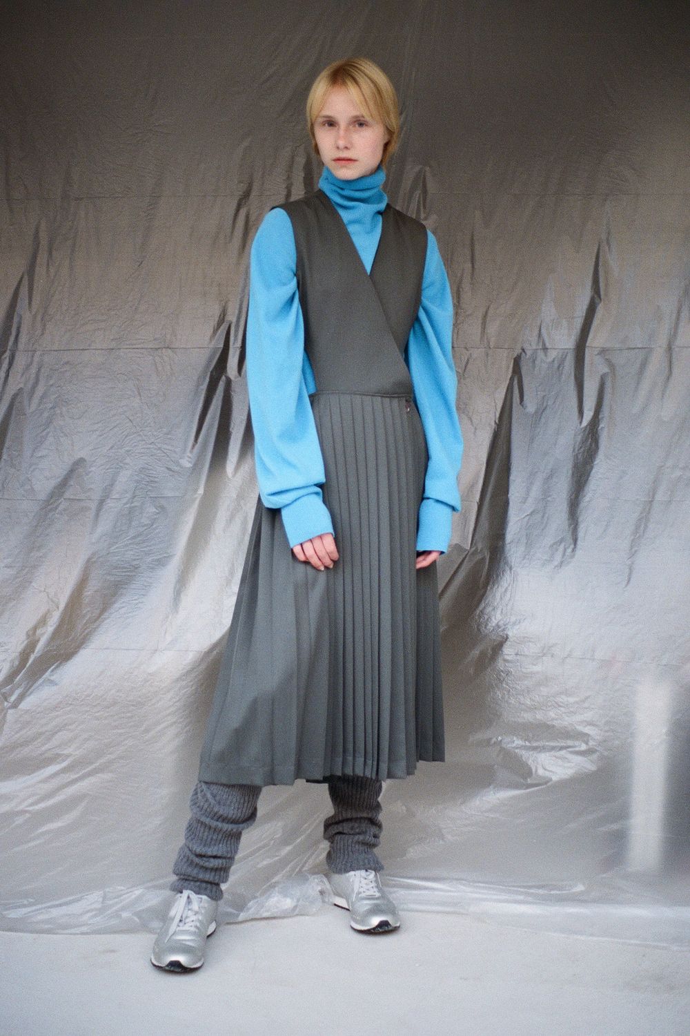 ARGUE SILKY ESSENTIAL PLEATS DRESS Khaki 