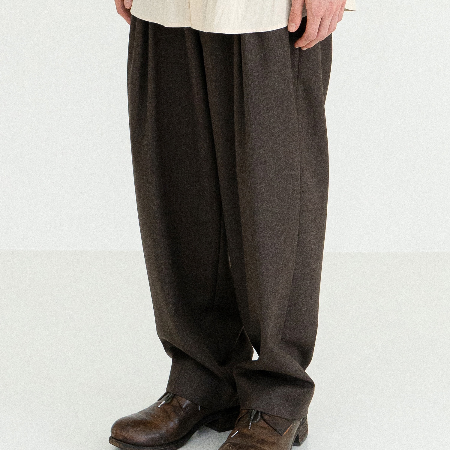 Pleated Wool Traveler Pant (Melange Brown) - 감도 깊은 취향 셀렉트