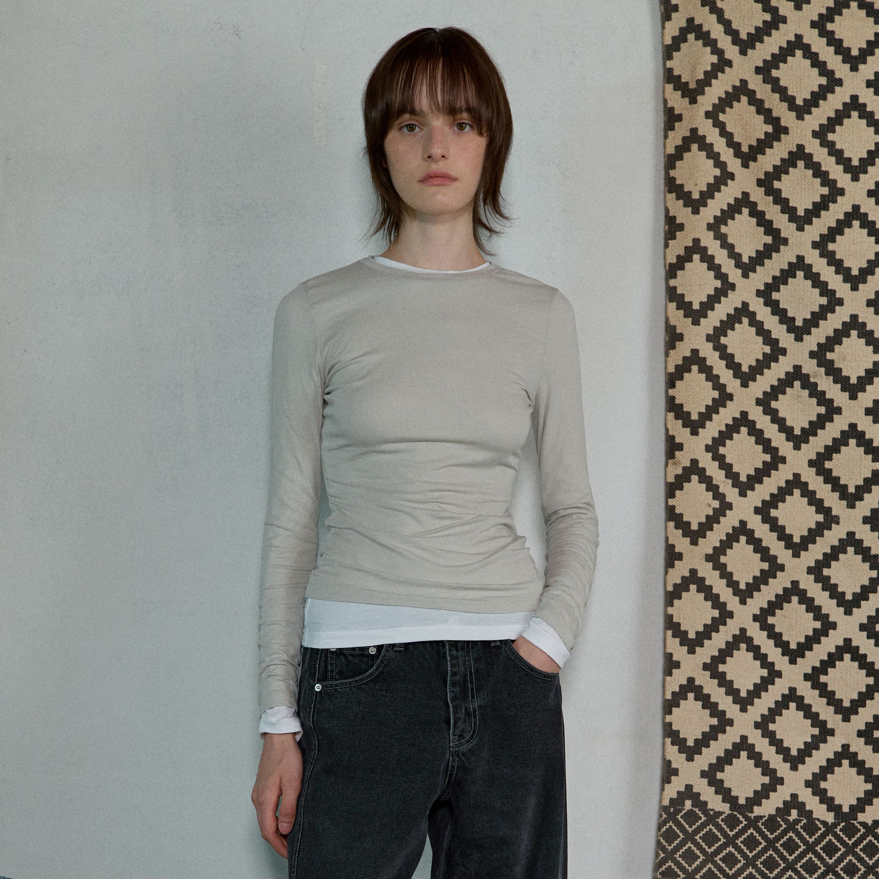 Origami Turtle Neck Tee Beige - 감도 깊은 취향 셀렉트샵 29CM