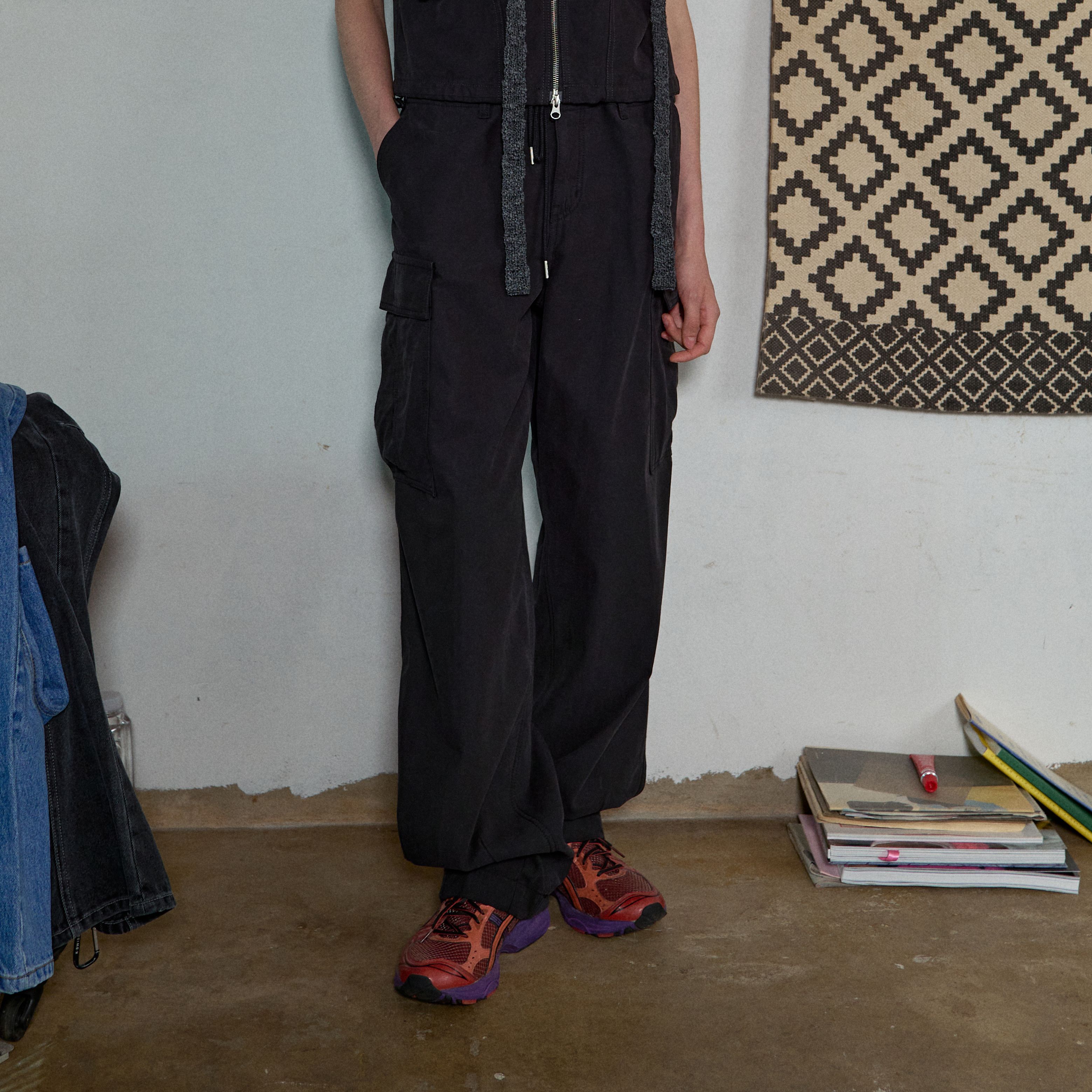 【ODLYWORKSHOP】Stripe Knee Dart Trousers 2Colors Stripe Knee Dart Trousers, Burnt - 감도 깊은 취향 셀렉트샵 29CM