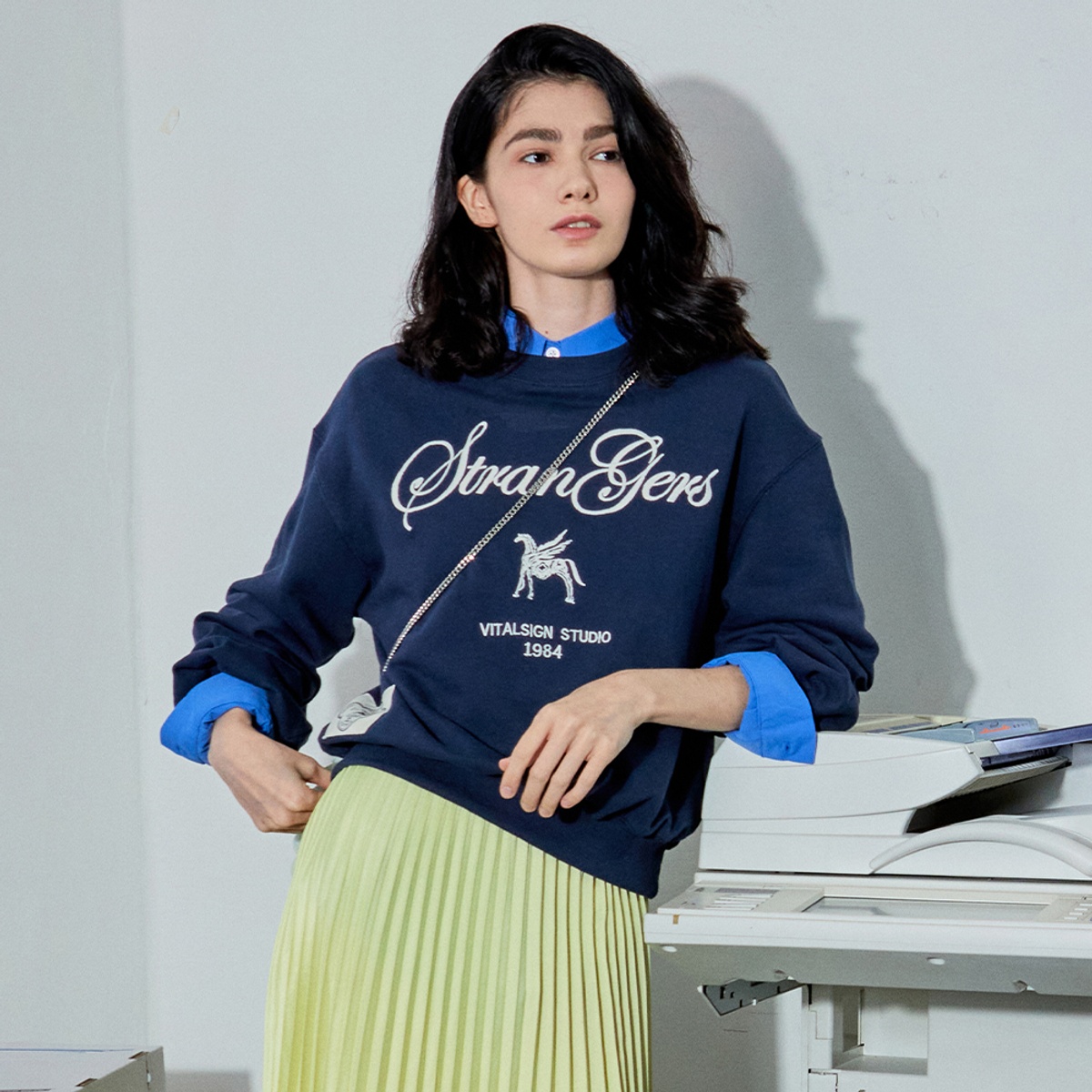 [LINE] LINE Symbol Lettering Sweatshirt - 감도 깊은 취향 셀렉트샵 29CM