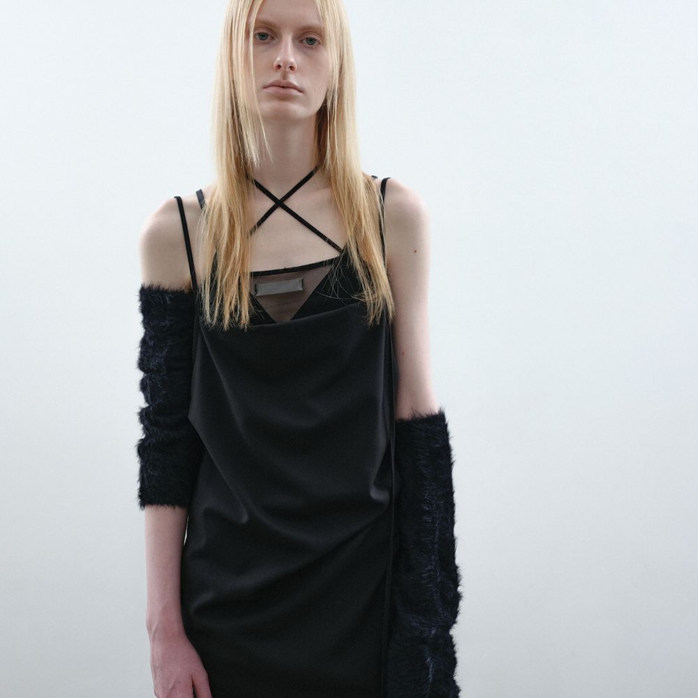 BACKLESS STRAP DRESS IN BLACK - 감도 깊은 취향 셀렉트샵 29CM