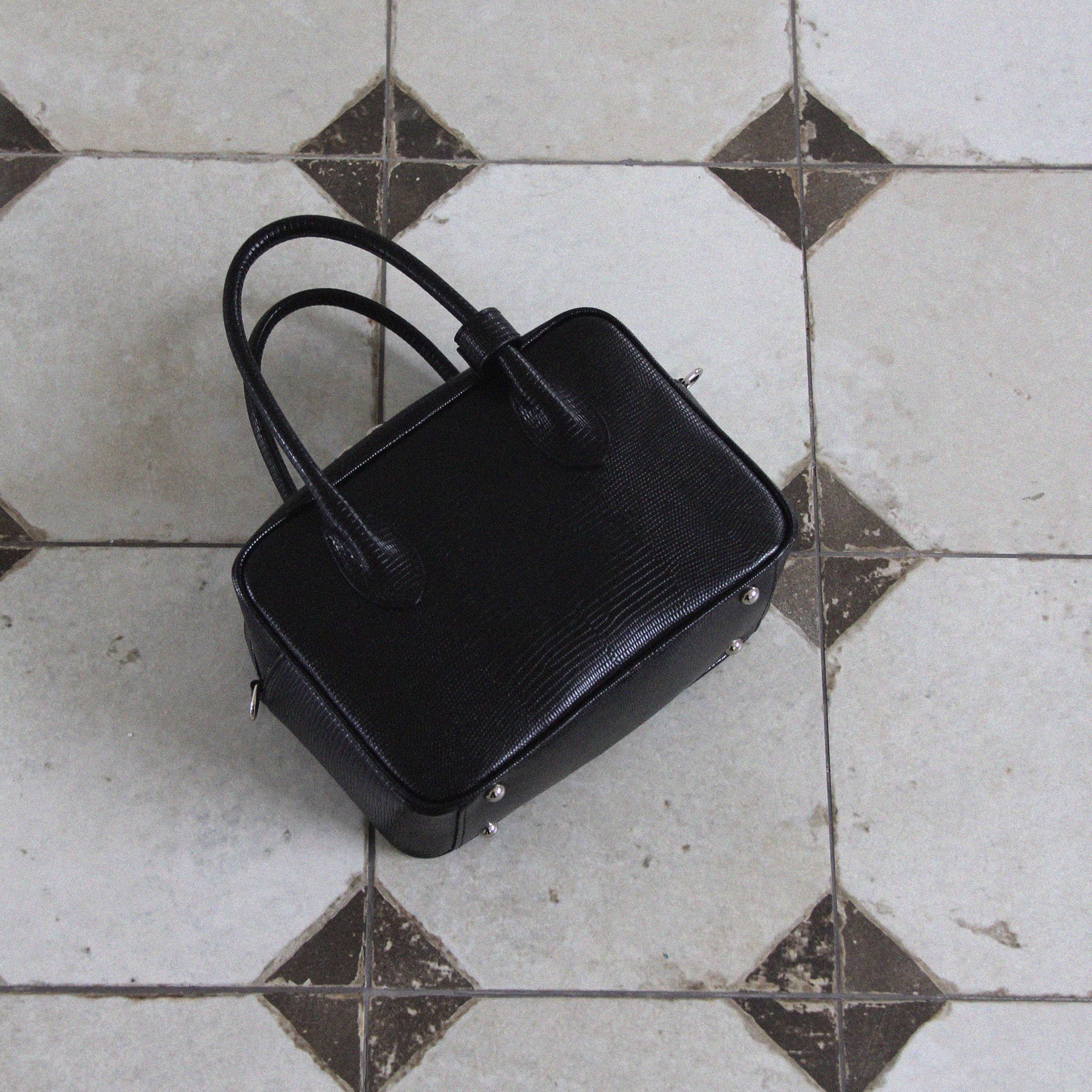 Attends suede top handle bag (Black) - 감도 깊은 취향 셀렉트